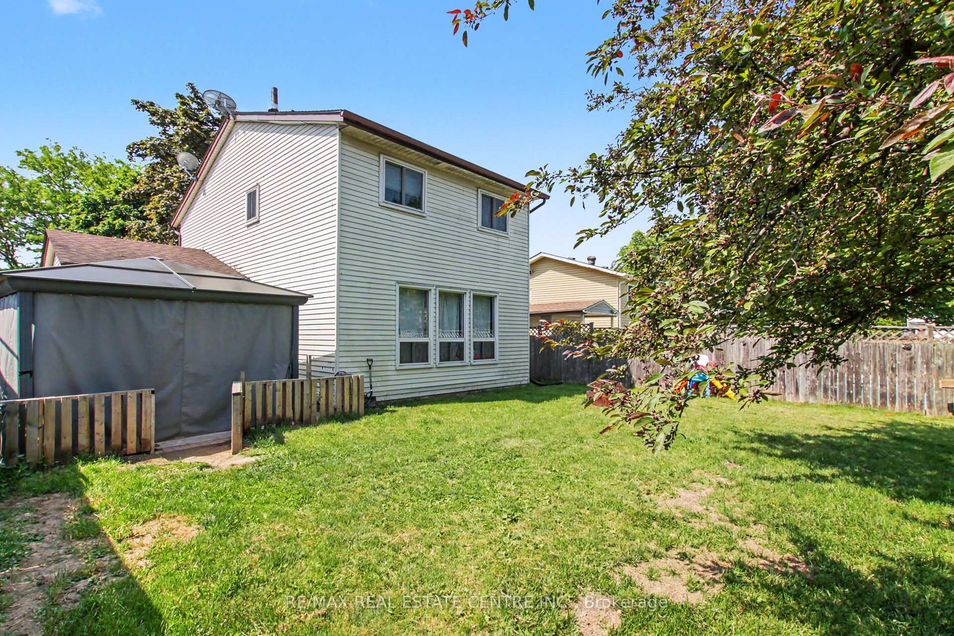 Photo 31 of 17 Hallmark Street, Brantford, Lynden Hills — HOMEH