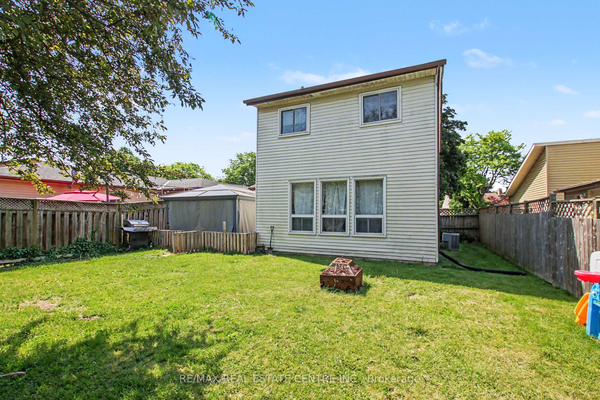 Photo 32 of 17 Hallmark Street, Brantford, Lynden Hills — HOMEH