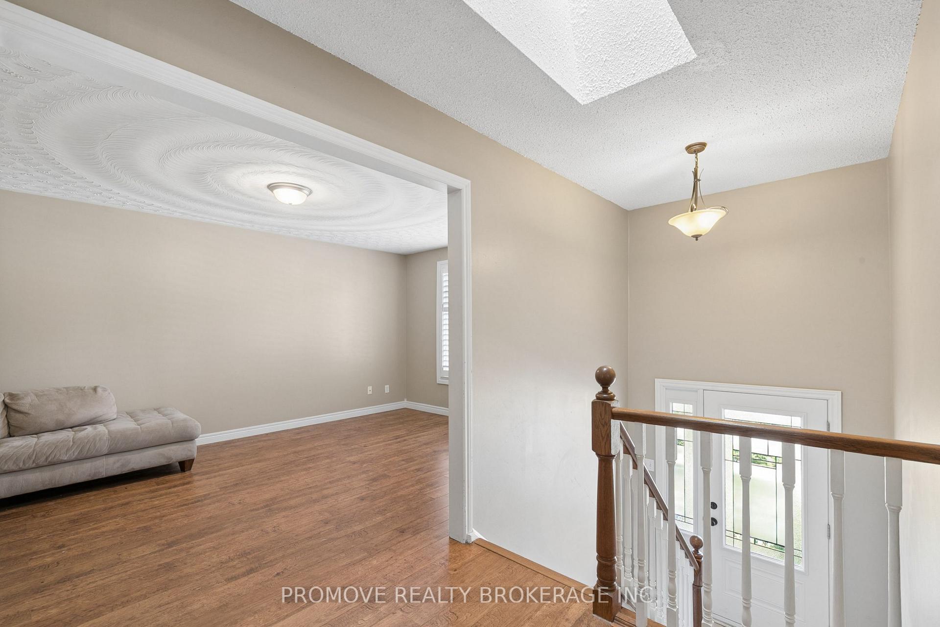 Photo 4 of 407 Imperial Road S, Guelph, Willow West/Sugarbush/West Acres — HOMEH