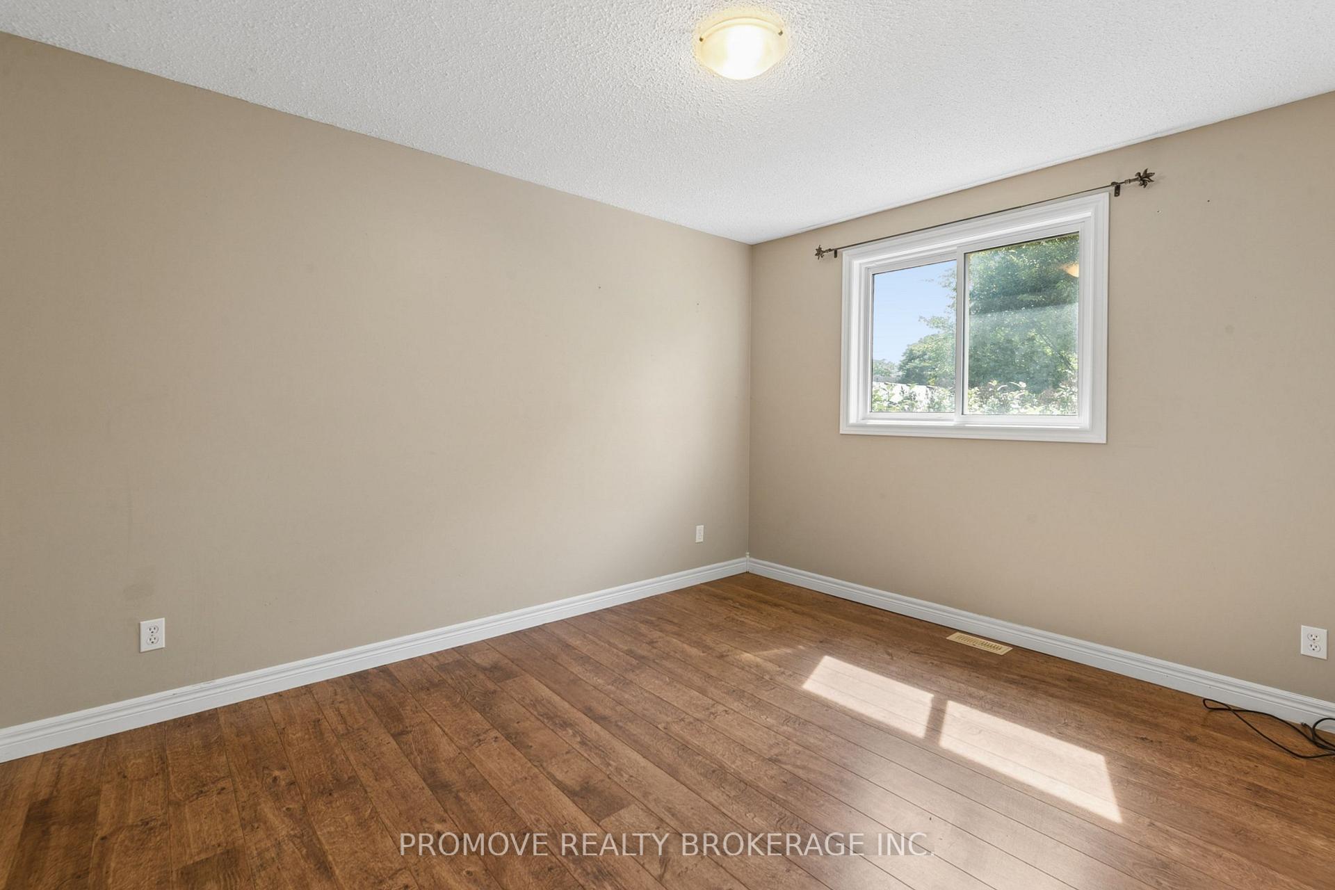 Photo 15 of 407 Imperial Road S, Guelph, Willow West/Sugarbush/West Acres — HOMEH