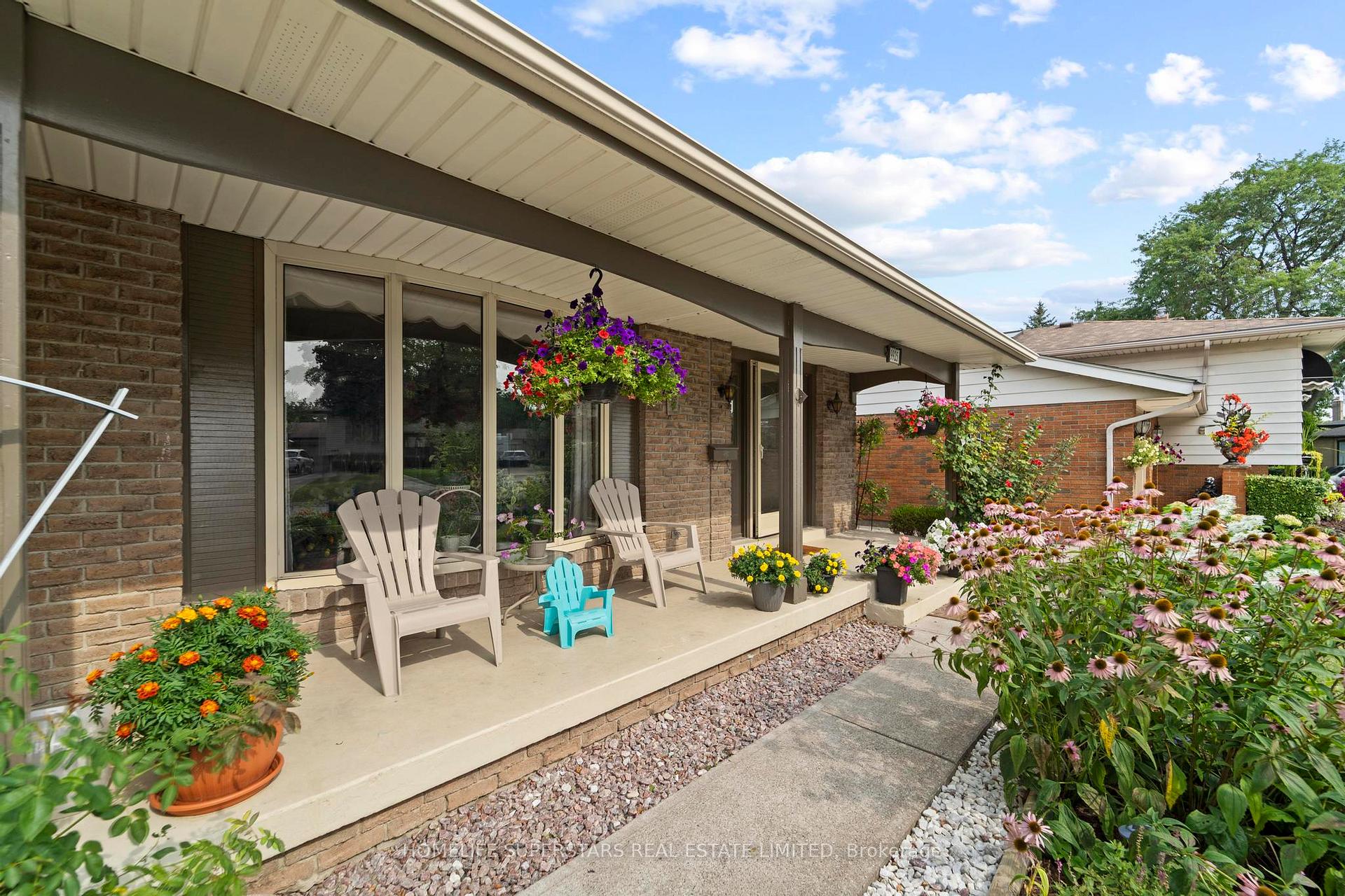 Photo 3 of 9925 Holly Crescent, Windsor — HOMEH