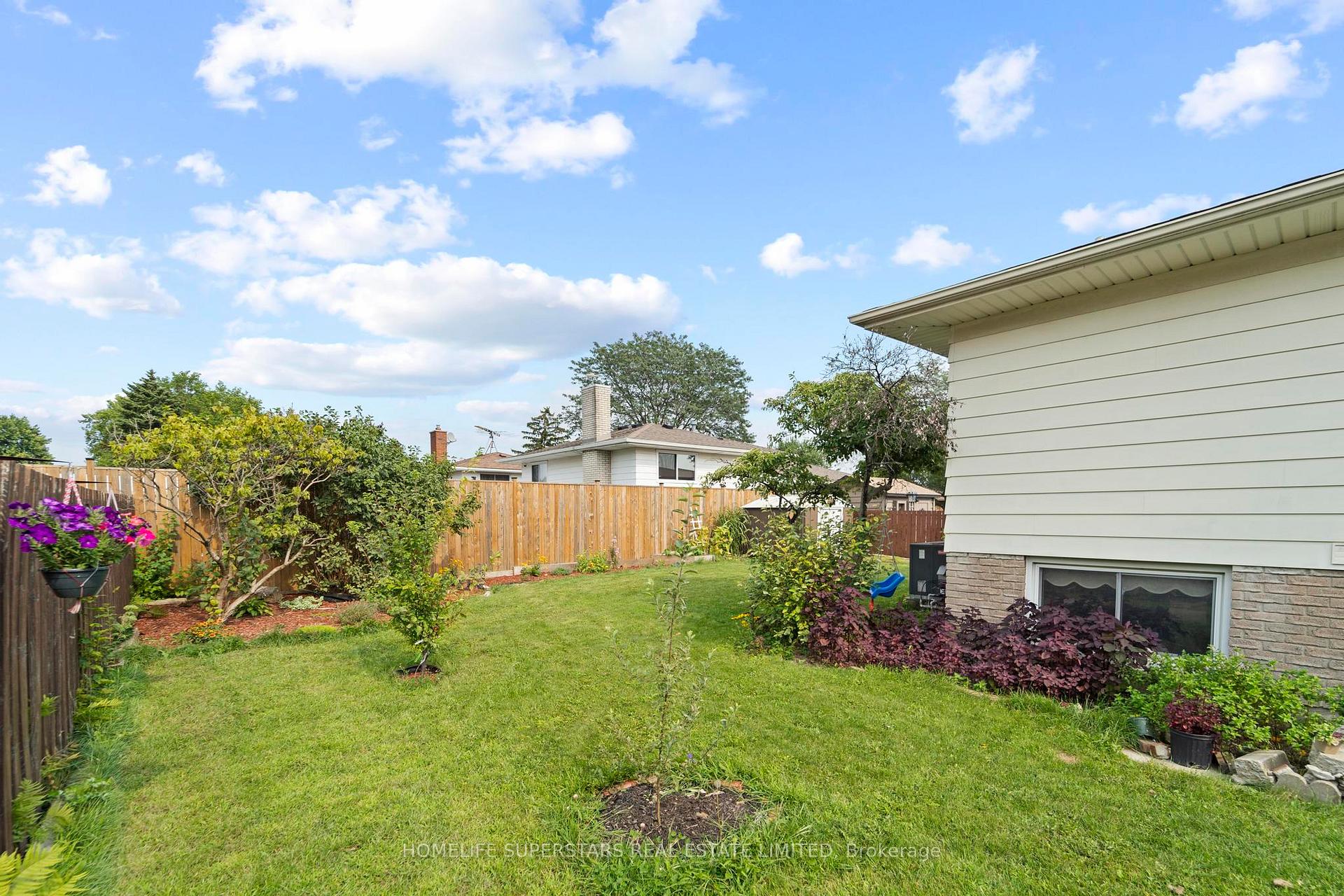 Photo 4 of 9925 Holly Crescent, Windsor — HOMEH