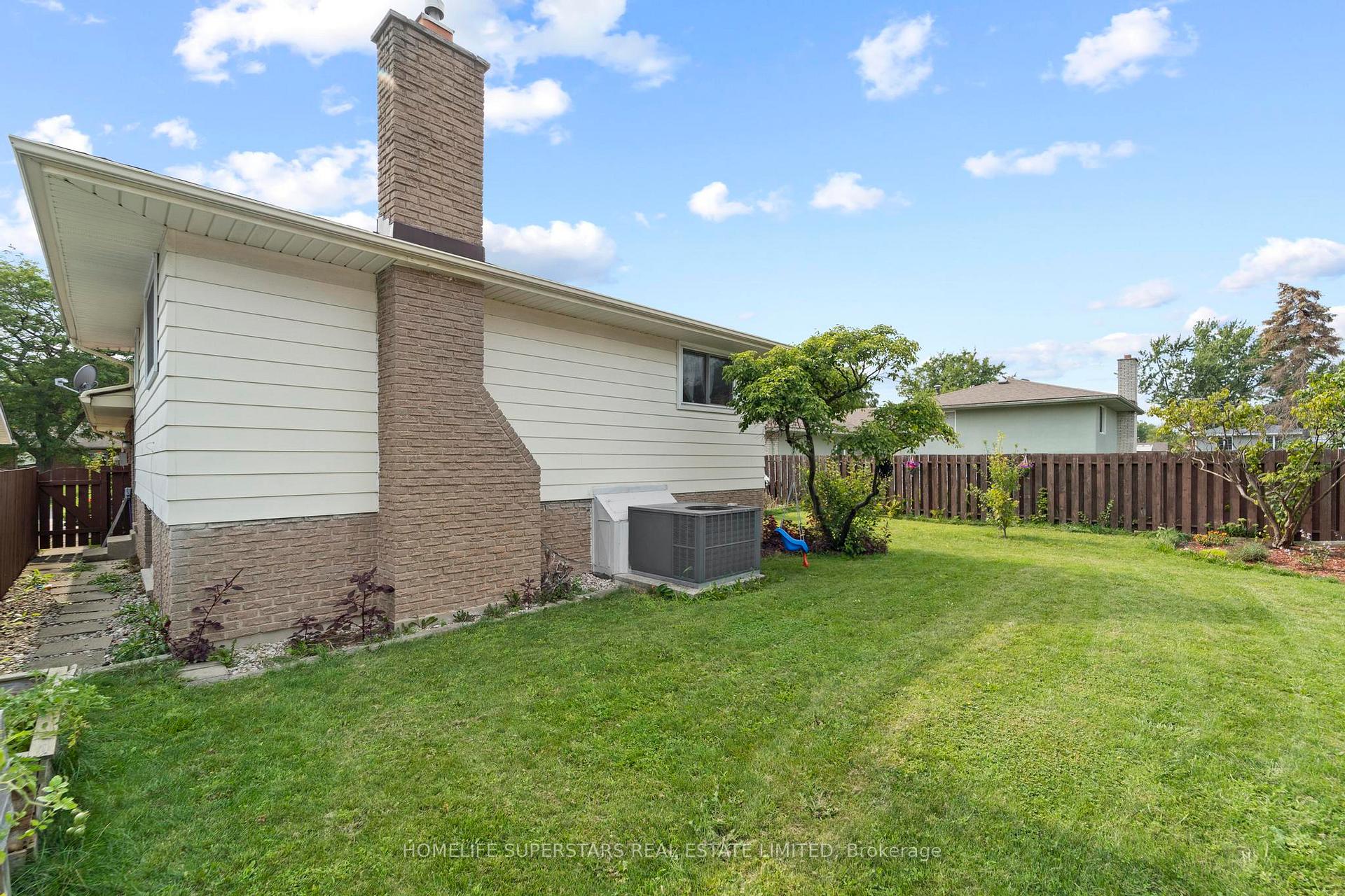 Photo 6 of 9925 Holly Crescent, Windsor — HOMEH
