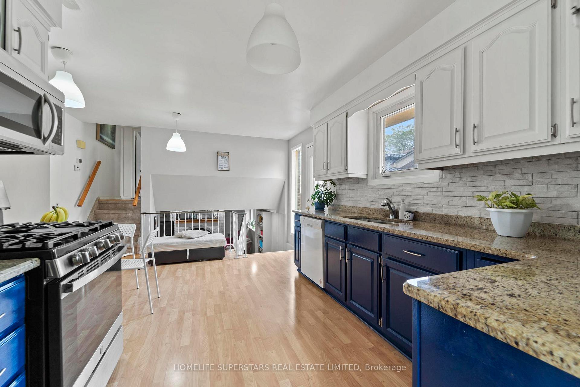 Photo 17 of 9925 Holly Crescent, Windsor — HOMEH