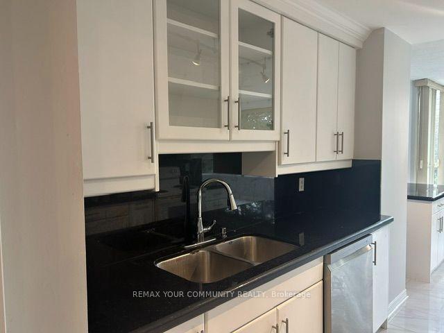 Photo 8 of Unit 310, 7 Townsgate Drive, Vaughan, Crestwood-Springfarm-Yorkhill — HOMEH