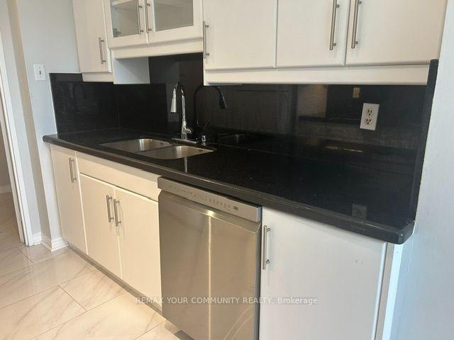 Photo 10 of Unit 310, 7 Townsgate Drive, Vaughan, Crestwood-Springfarm-Yorkhill — HOMEH