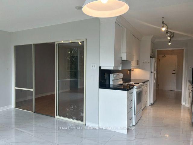 Photo 12 of Unit 310, 7 Townsgate Drive, Vaughan, Crestwood-Springfarm-Yorkhill — HOMEH