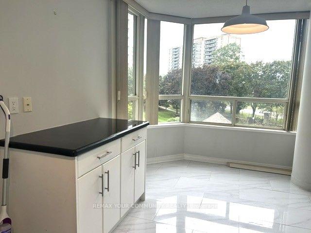 Photo 14 of Unit 310, 7 Townsgate Drive, Vaughan, Crestwood-Springfarm-Yorkhill — HOMEH