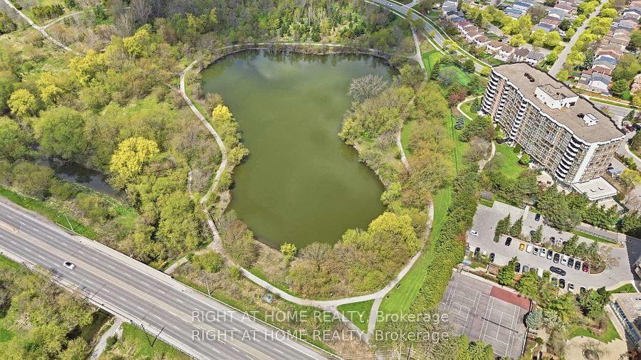 Photo 2 of Unit 803, 610 Bullock Drive, Markham, Markville — HOMEH