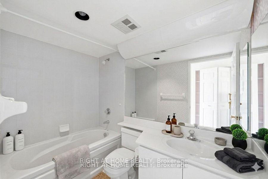 Photo 5 of Unit 803, 610 Bullock Drive, Markham, Markville — HOMEH