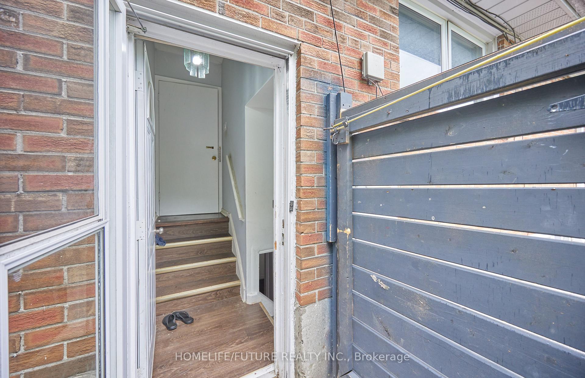 Photo 3 of 65 Blakemanor Boulevard, Scarborough, Woburn — HOMEH