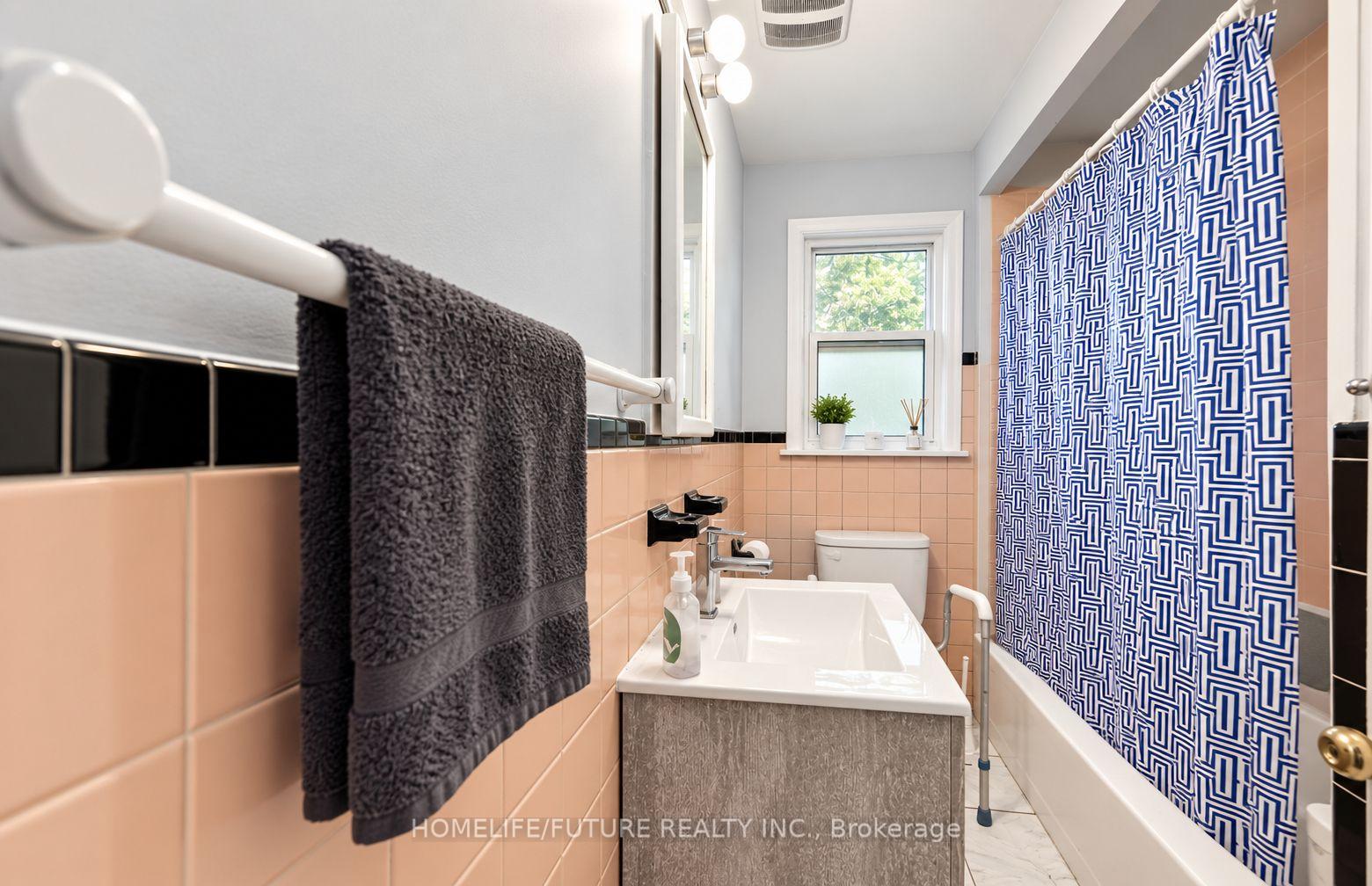Photo 5 of 65 Blakemanor Boulevard, Scarborough, Woburn — HOMEH