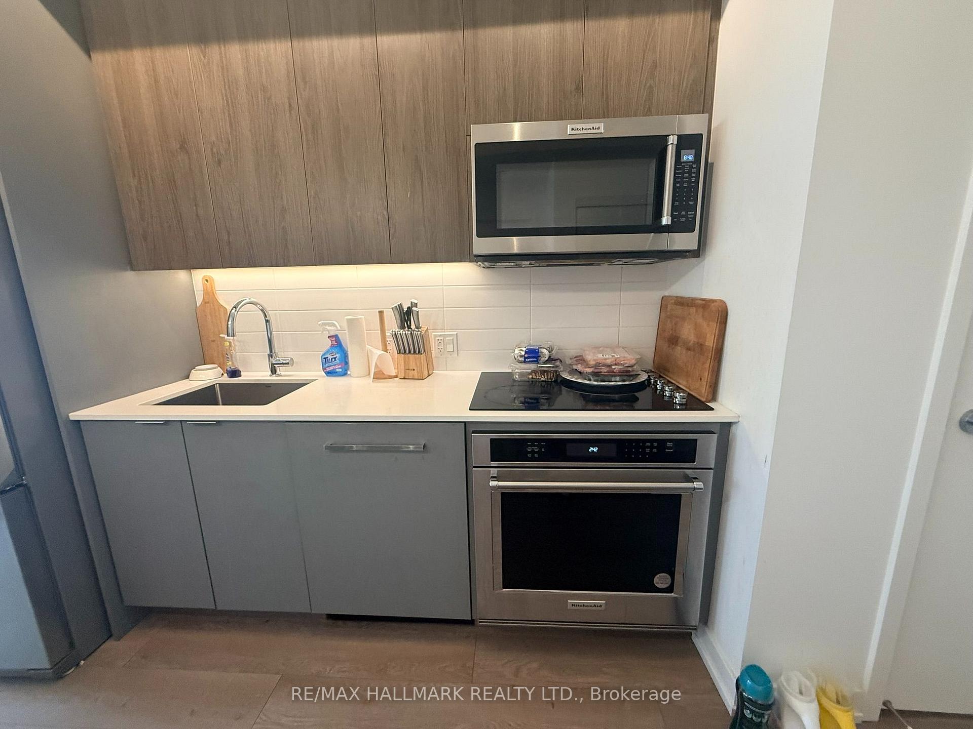 Photo 5 of Unit 810, 181 Sheppard Avenue E, North York, Willowdale East — HOMEH