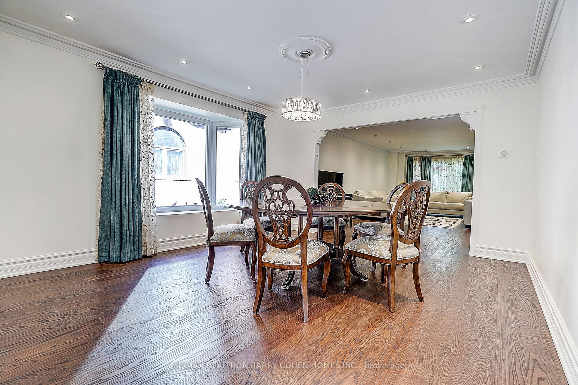 Photo 11 of 44 Prince Edward Boulevard, Markham, Thornlea — HOMEH