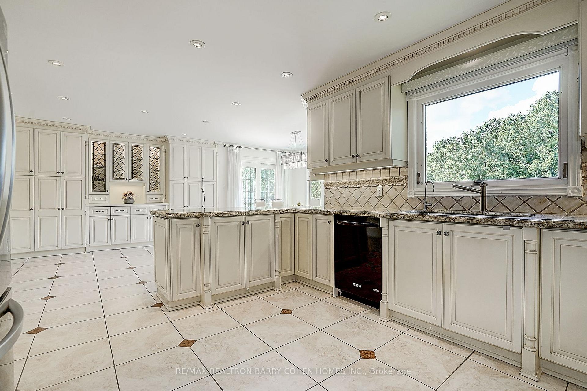 Photo 19 of 44 Prince Edward Boulevard, Markham, Thornlea — HOMEH