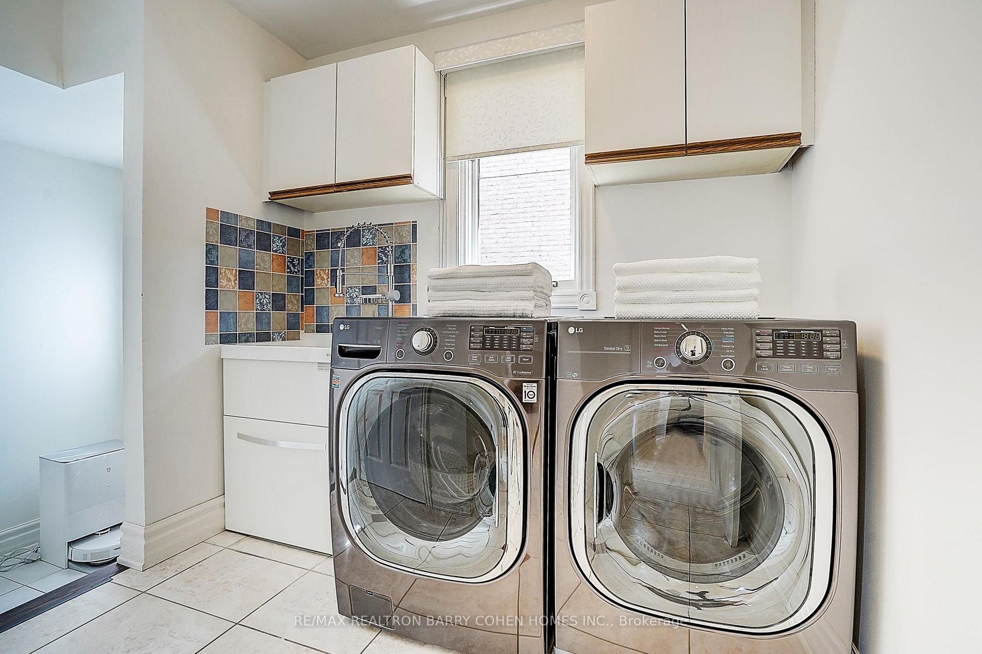 Photo 23 of 44 Prince Edward Boulevard, Markham, Thornlea — HOMEH