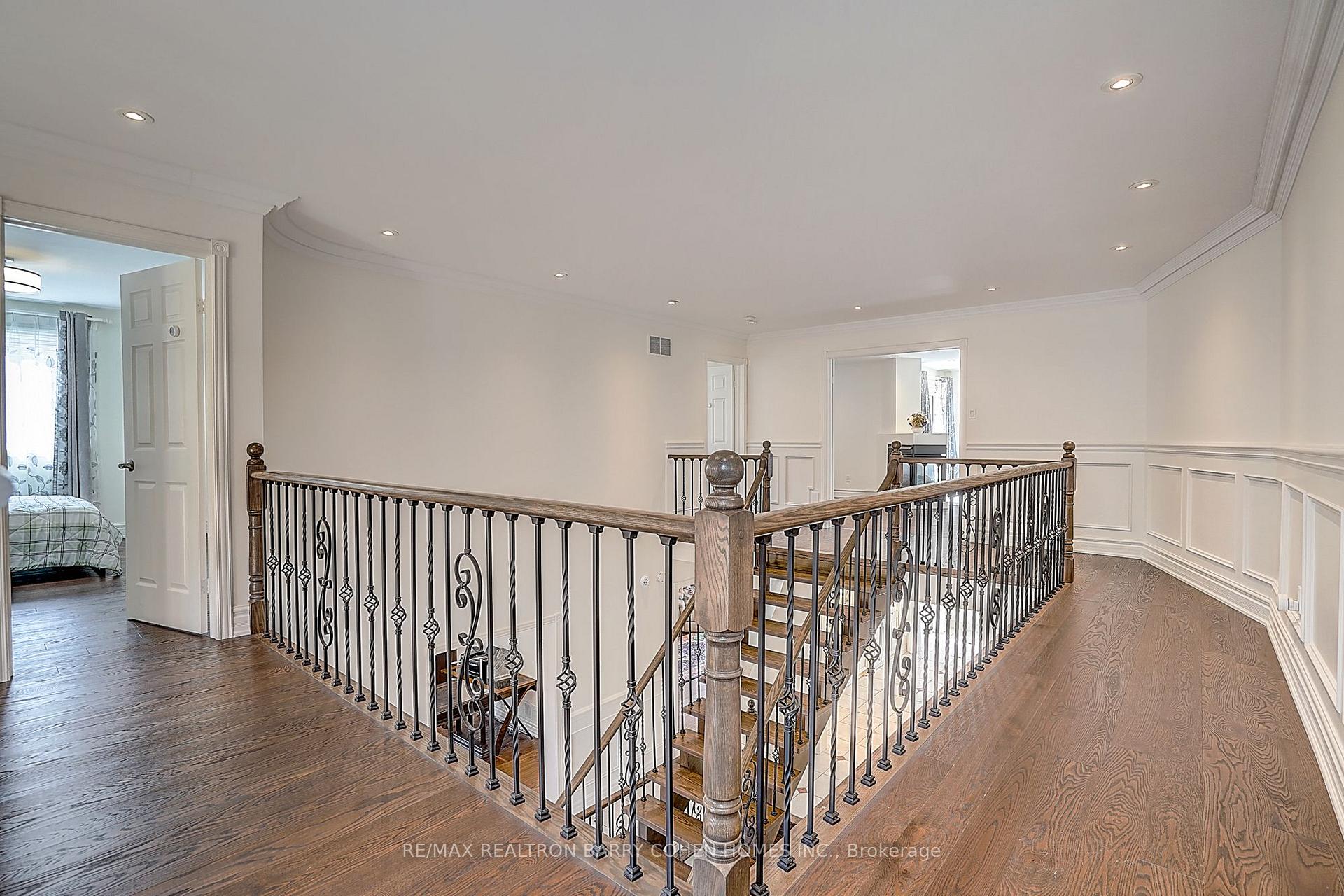 Photo 29 of 44 Prince Edward Boulevard, Markham, Thornlea — HOMEH