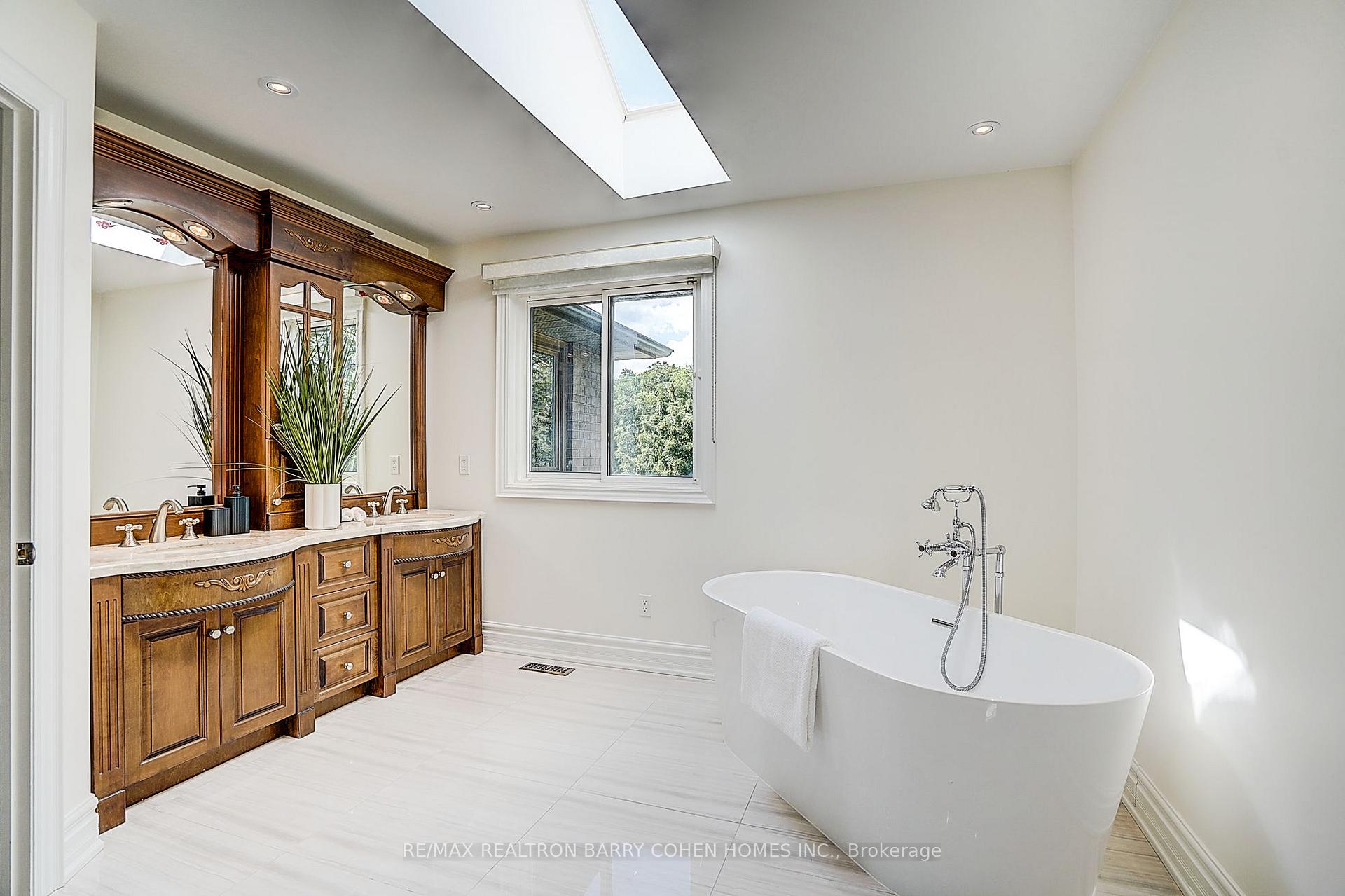 Photo 36 of 44 Prince Edward Boulevard, Markham, Thornlea — HOMEH