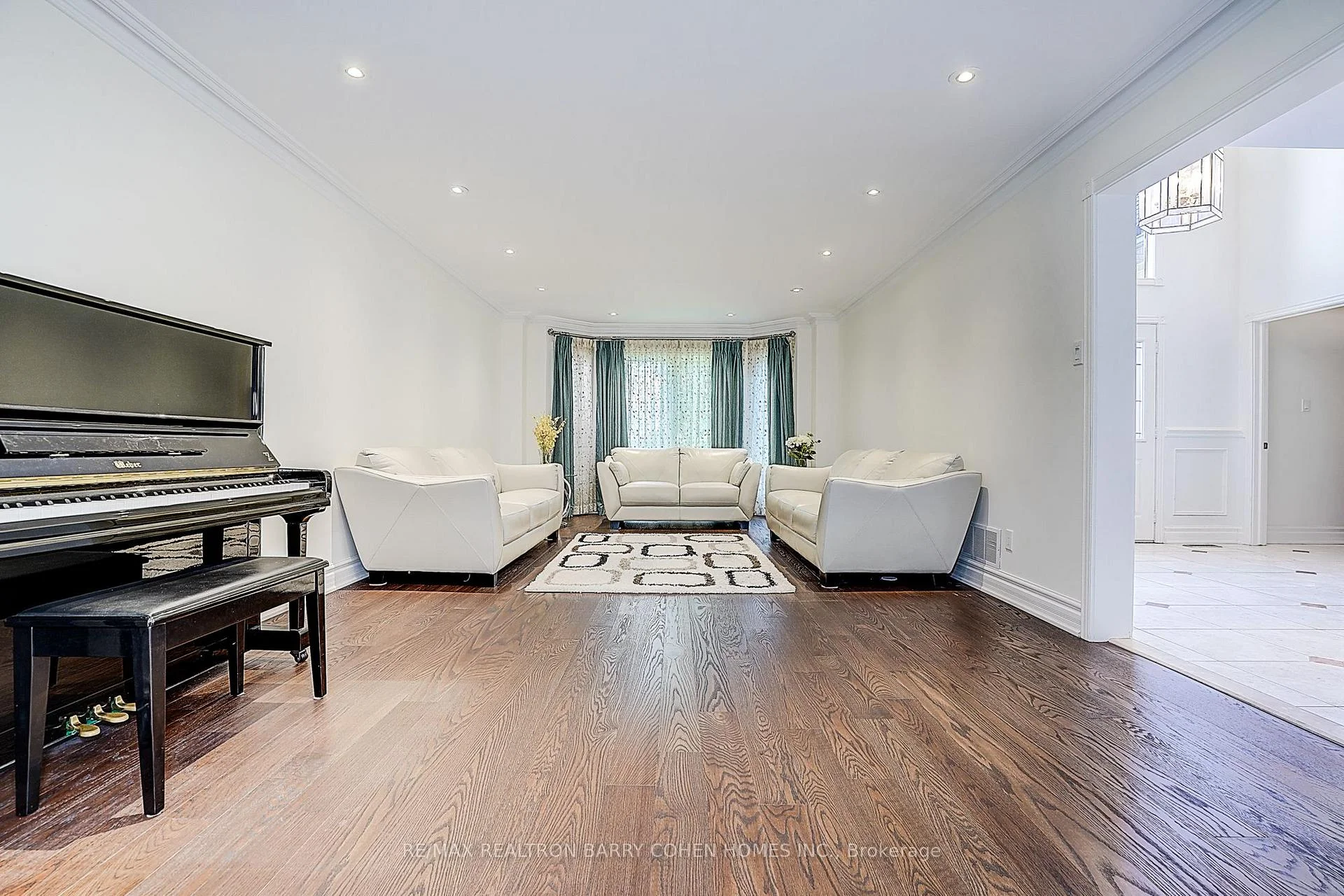 Photo 24 of 44 Prince Edward Boulevard, Markham, Thornlea — HOMEH