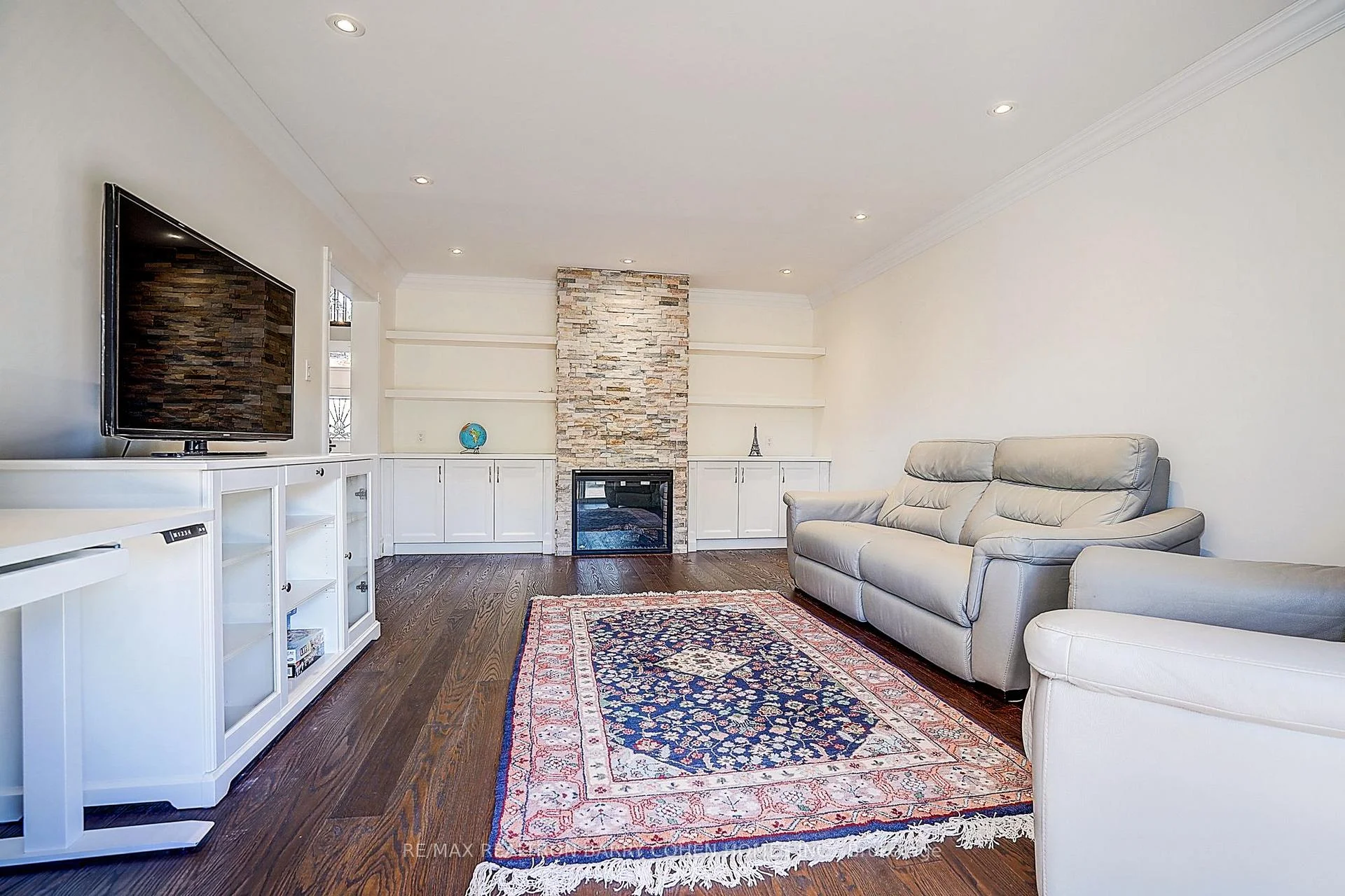 Photo 32 of 44 Prince Edward Boulevard, Markham, Thornlea — HOMEH