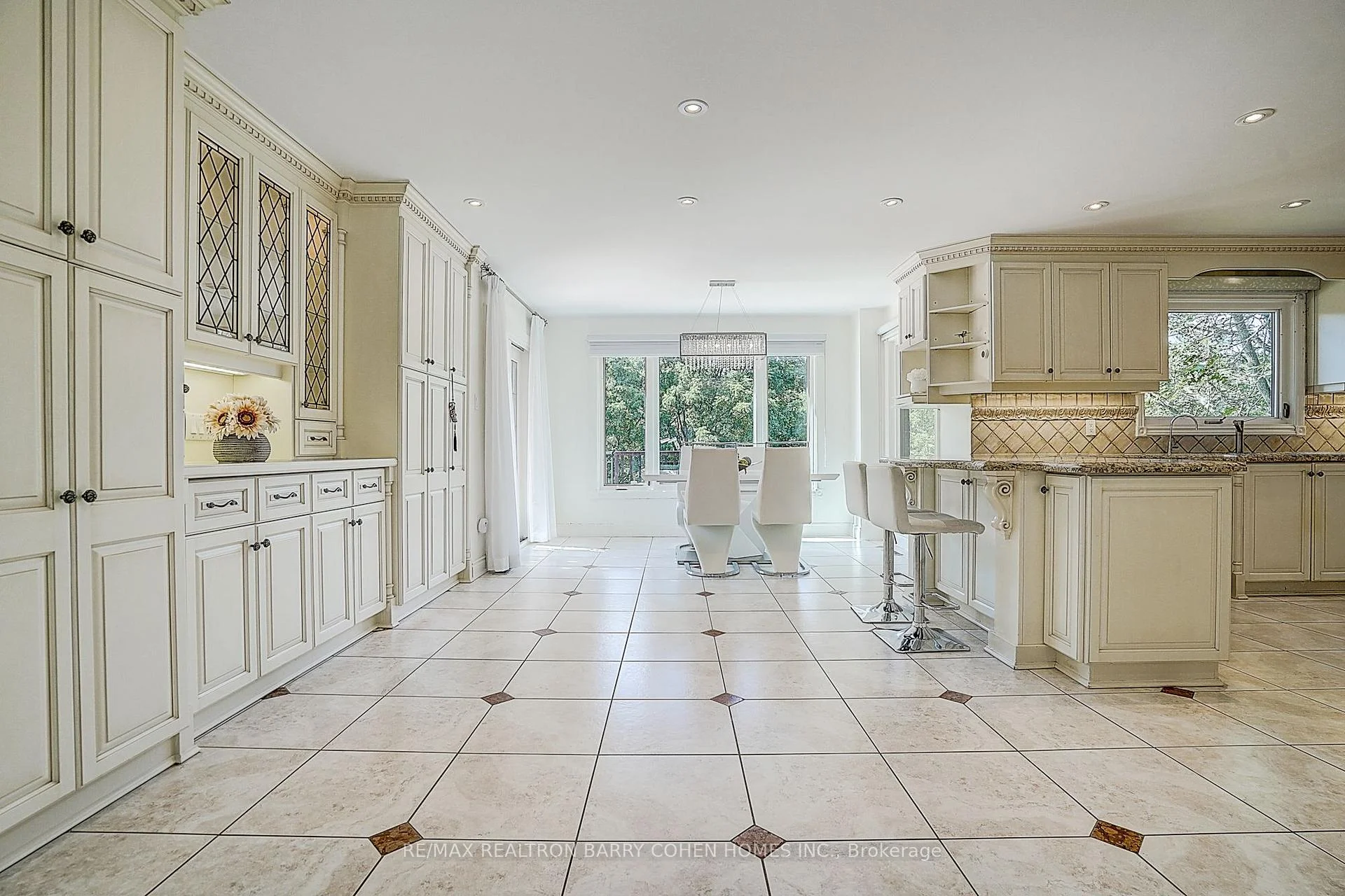 Photo 33 of 44 Prince Edward Boulevard, Markham, Thornlea — HOMEH