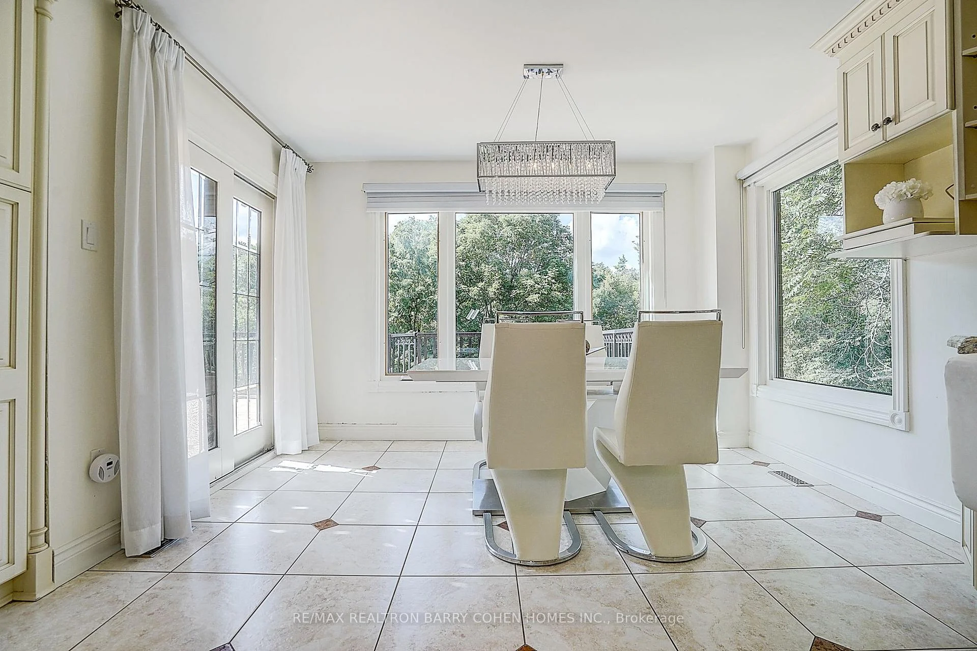 Photo 38 of 44 Prince Edward Boulevard, Markham, Thornlea — HOMEH
