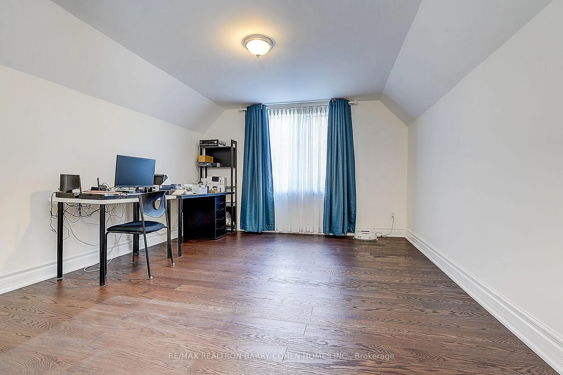 Photo 28 of 44 Prince Edward Boulevard, Markham, Thornlea — HOMEH