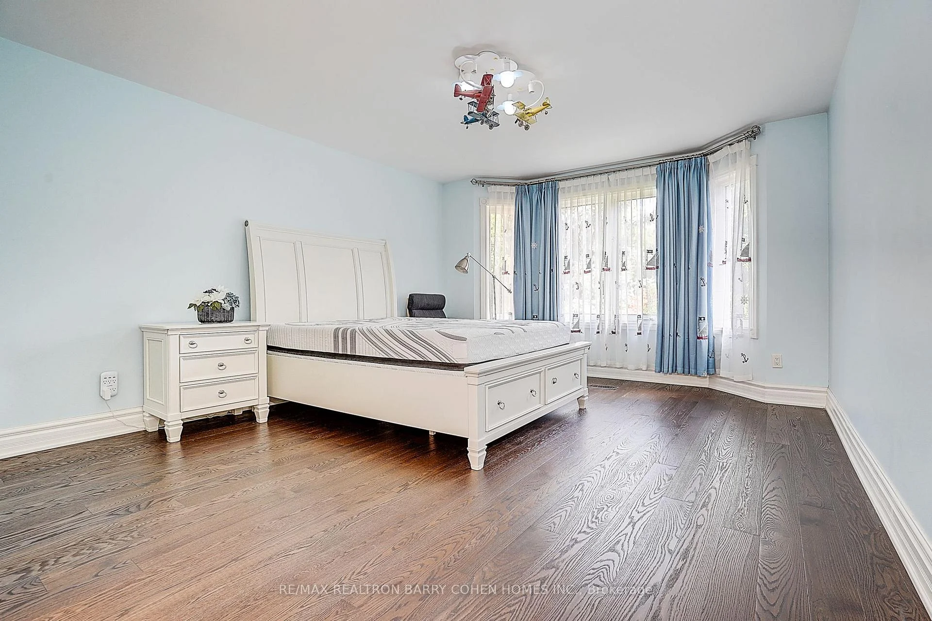 Photo 61 of 44 Prince Edward Boulevard, Markham, Thornlea — HOMEH