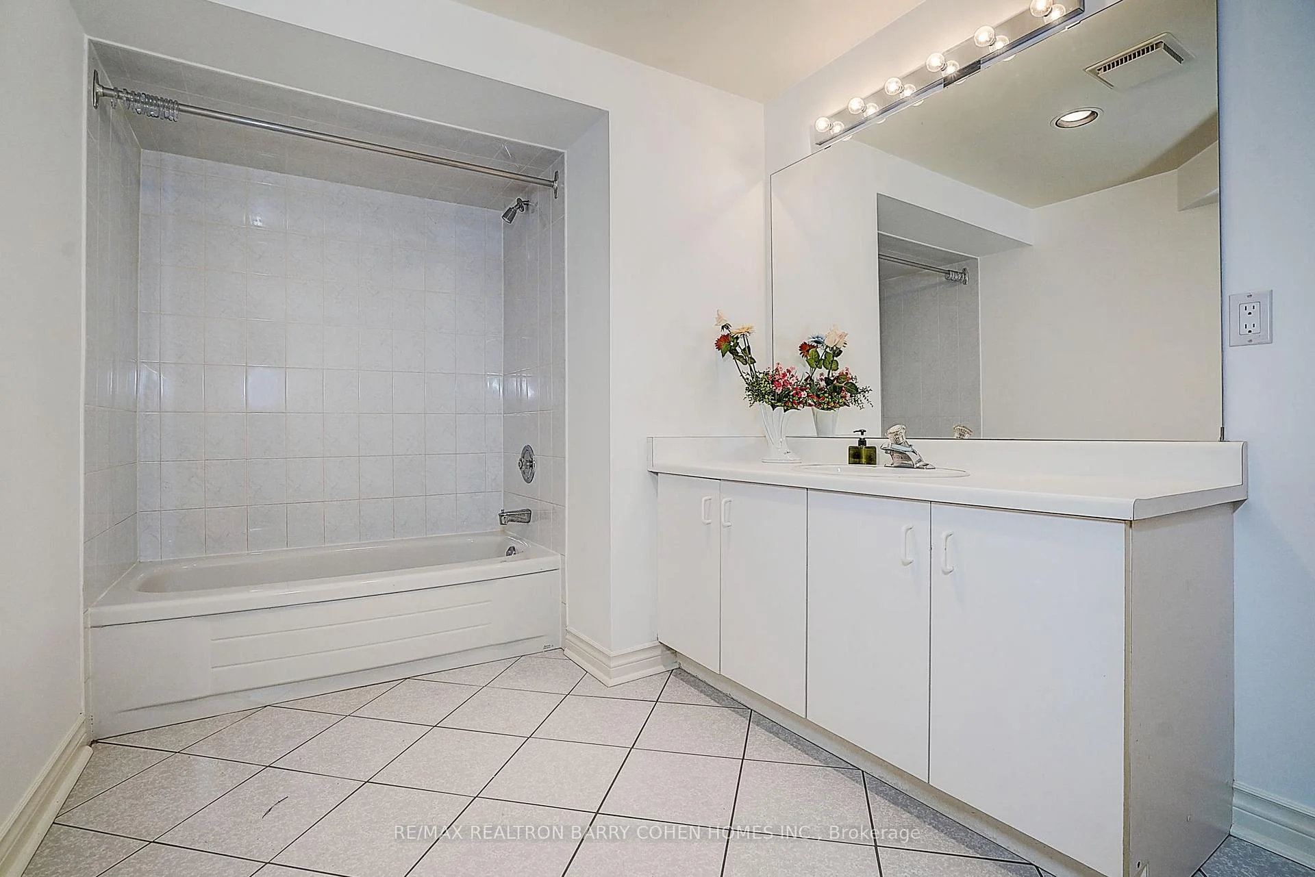 Photo 66 of 44 Prince Edward Boulevard, Markham, Thornlea — HOMEH