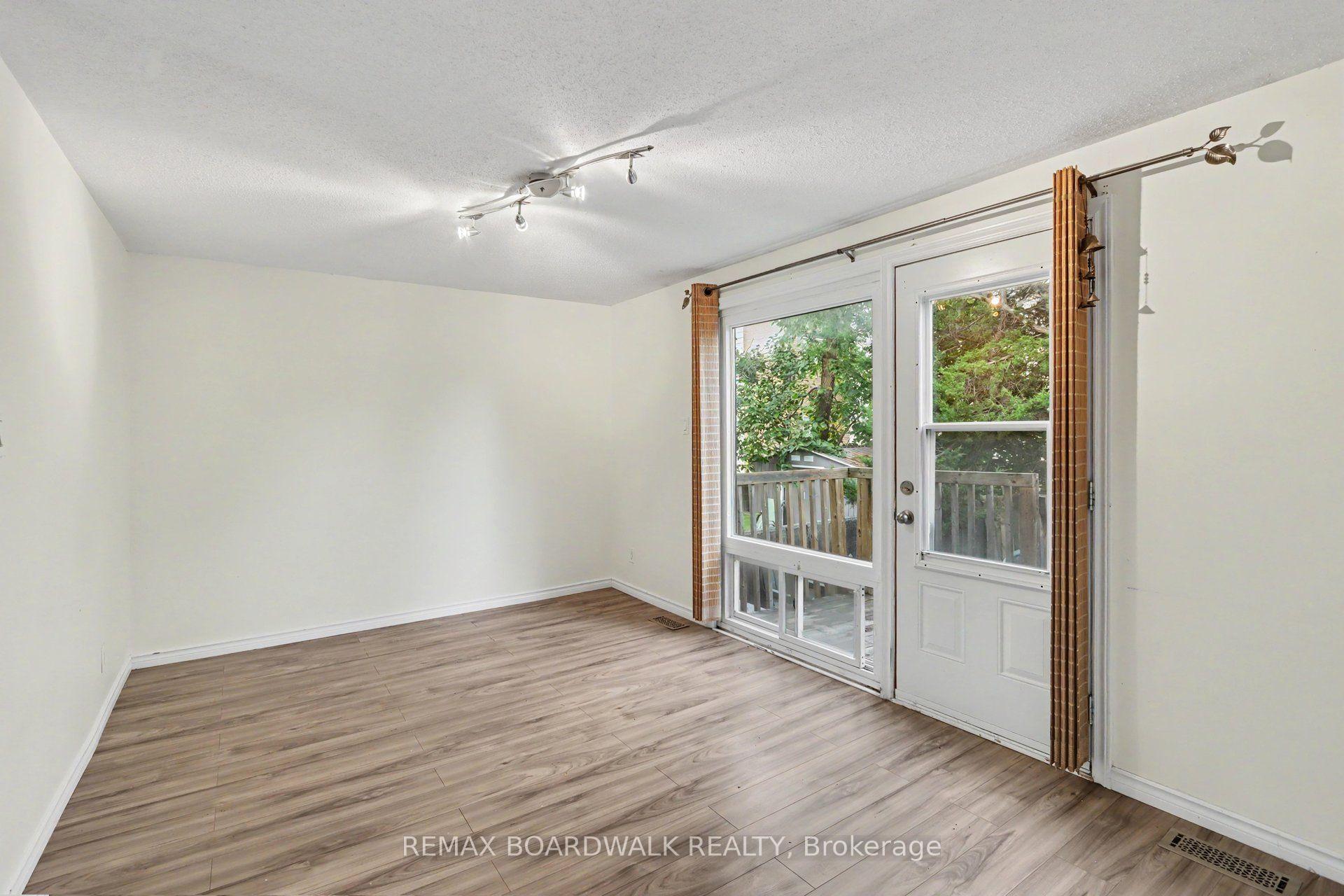 Photo 5 of 912 Elmsmere Road, Ottawa, Beacon Hill South — HOMEH