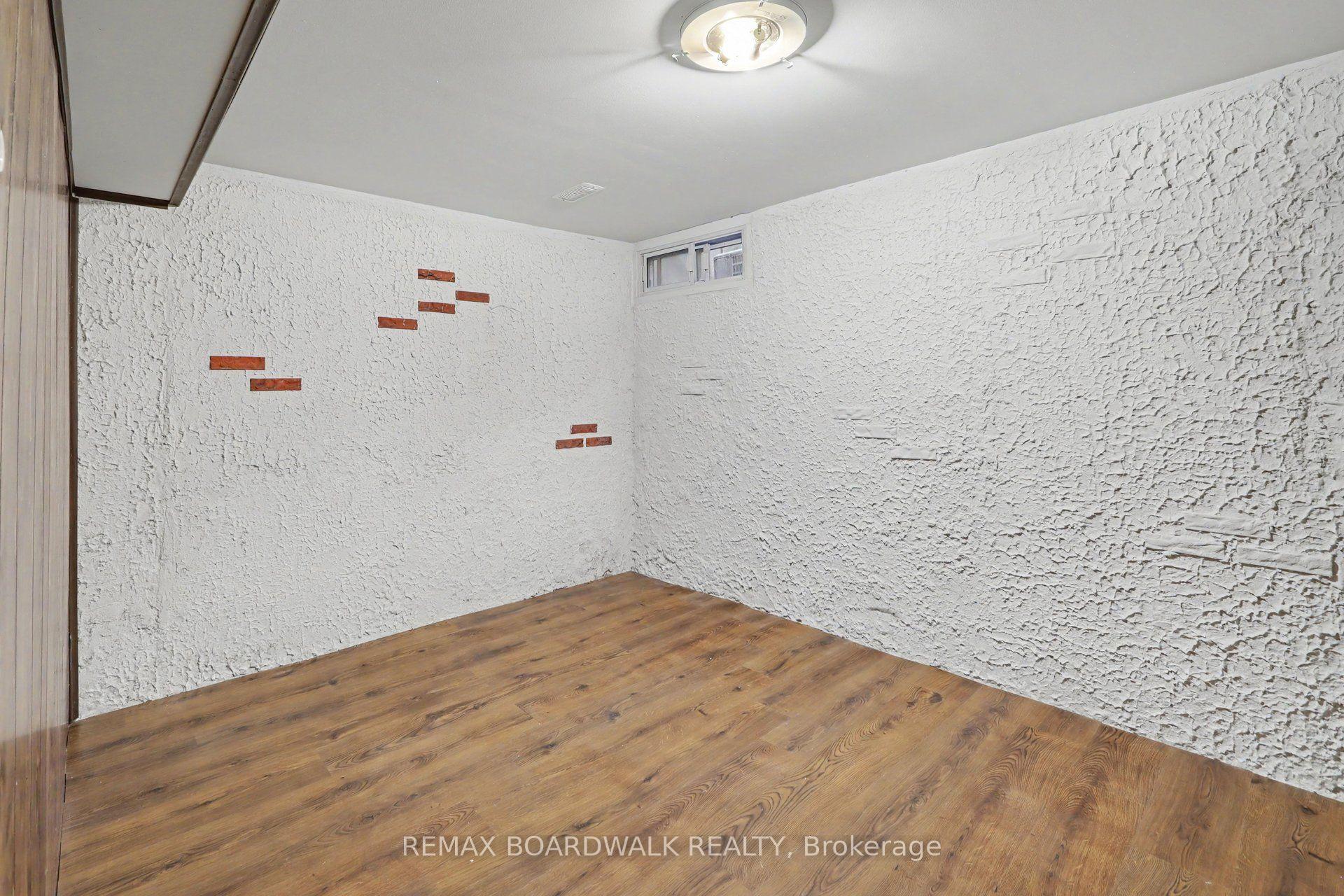 Photo 16 of 912 Elmsmere Road, Ottawa, Beacon Hill South — HOMEH