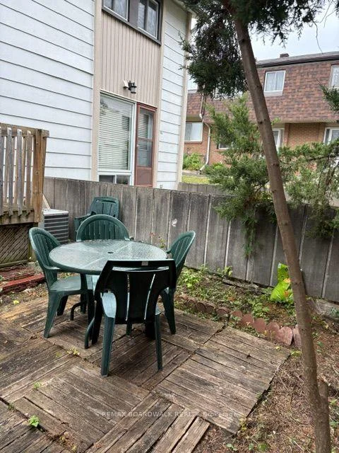 Photo 23 of 912 Elmsmere Road, Ottawa, Beacon Hill South — HOMEH