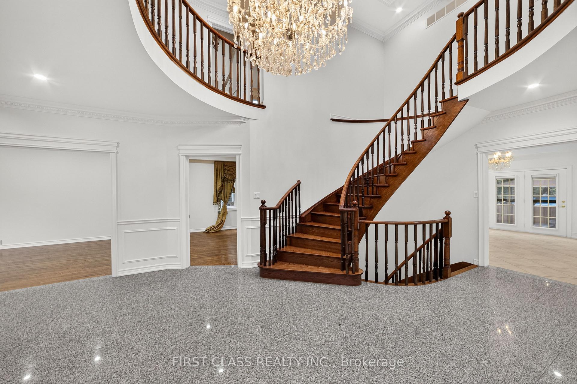 Photo 3 of 67 Black Walnut Crescent, Richmond Hill, Langstaff — HOMEH