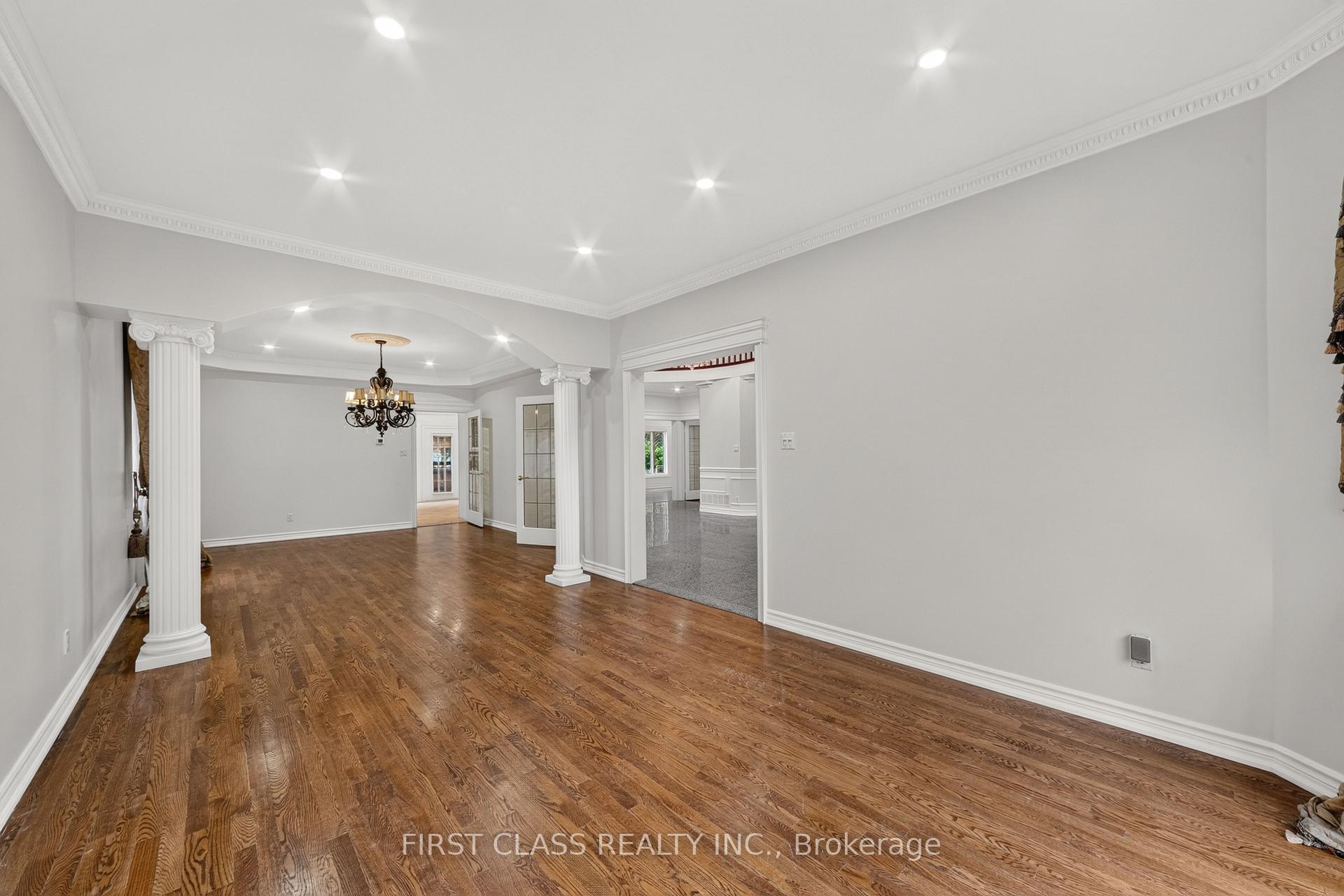 Photo 6 of 67 Black Walnut Crescent, Richmond Hill, Langstaff — HOMEH