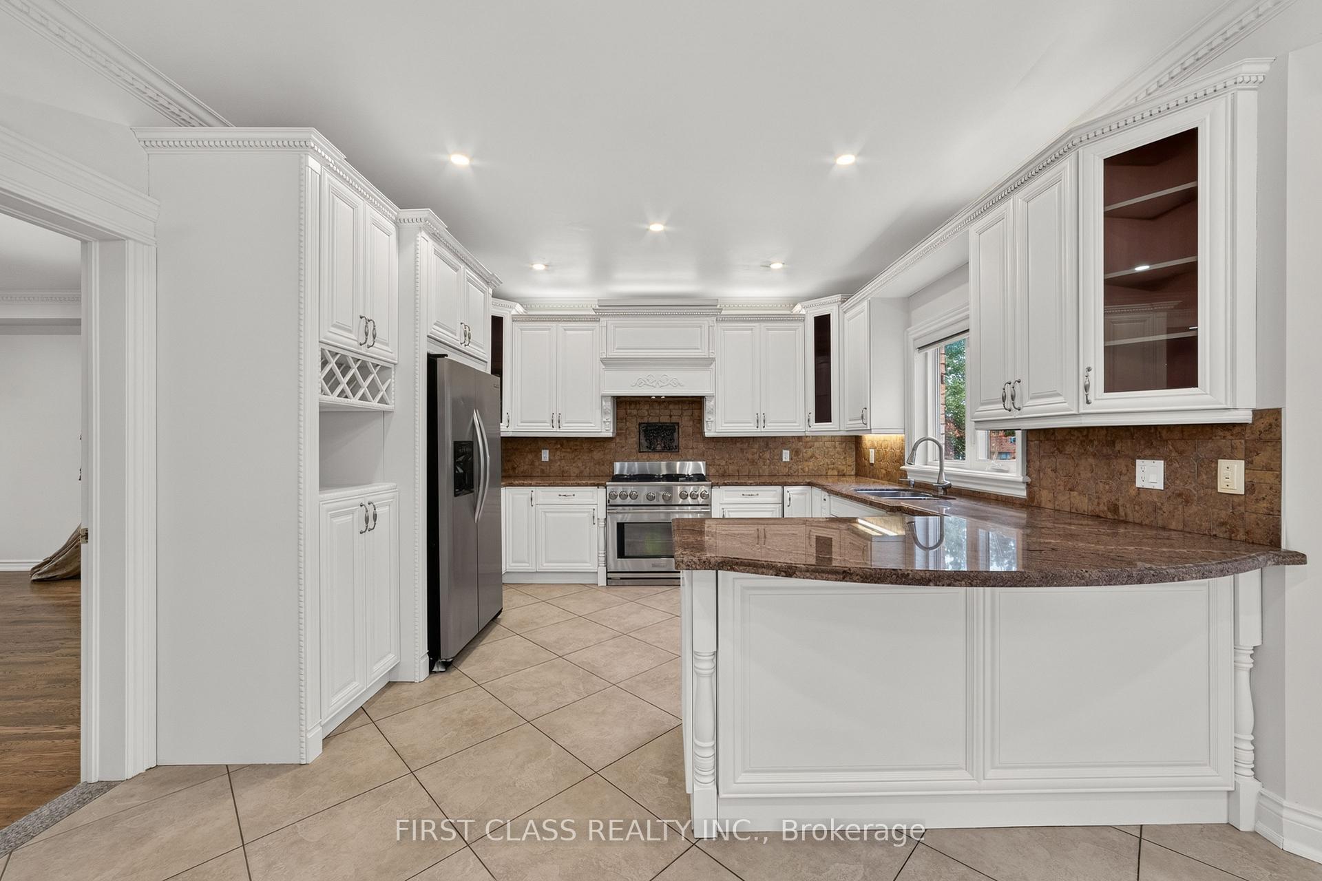 Photo 8 of 67 Black Walnut Crescent, Richmond Hill, Langstaff — HOMEH