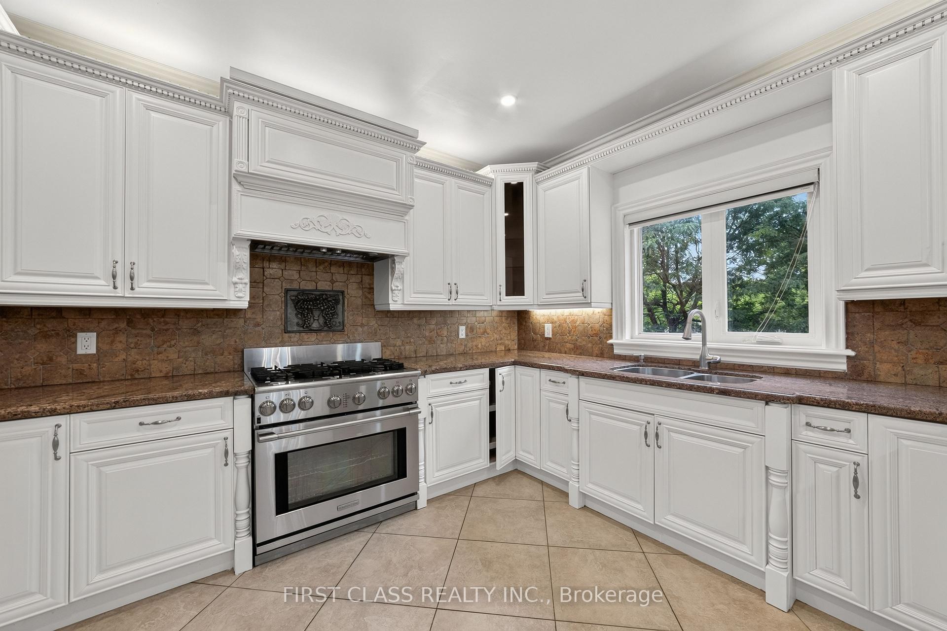 Photo 9 of 67 Black Walnut Crescent, Richmond Hill, Langstaff — HOMEH