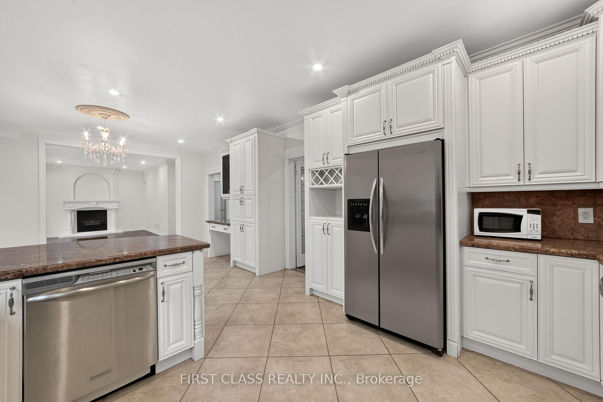 Photo 11 of 67 Black Walnut Crescent, Richmond Hill, Langstaff — HOMEH