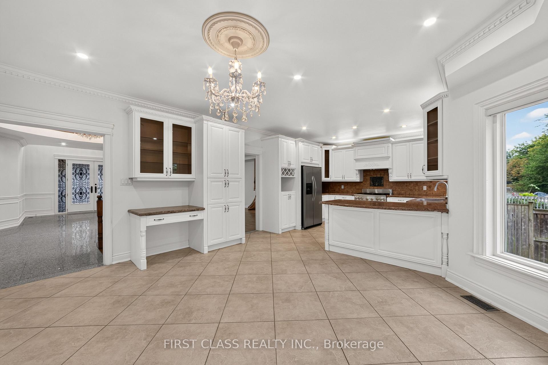 Photo 12 of 67 Black Walnut Crescent, Richmond Hill, Langstaff — HOMEH