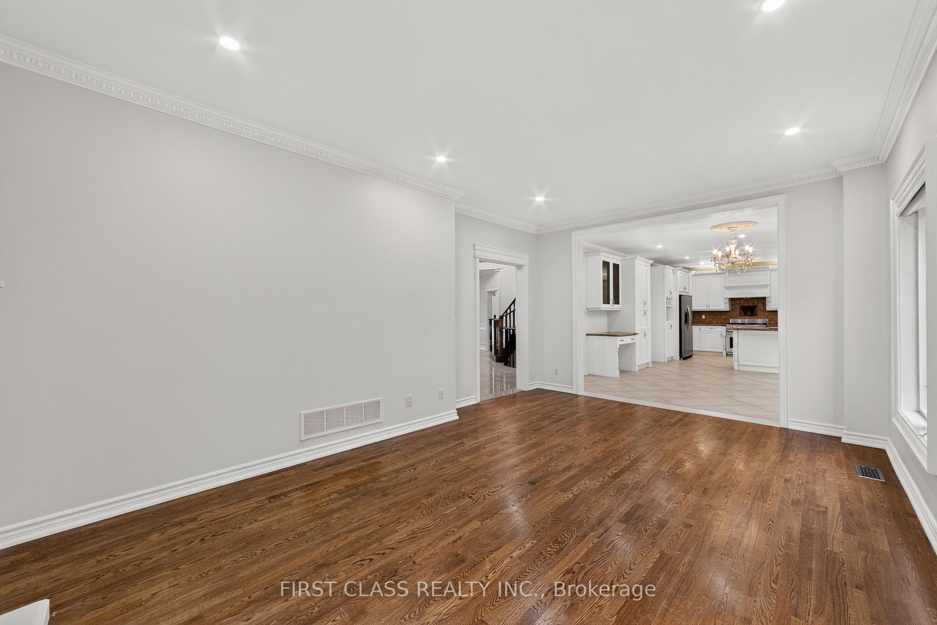 Photo 19 of 67 Black Walnut Crescent, Richmond Hill, Langstaff — HOMEH