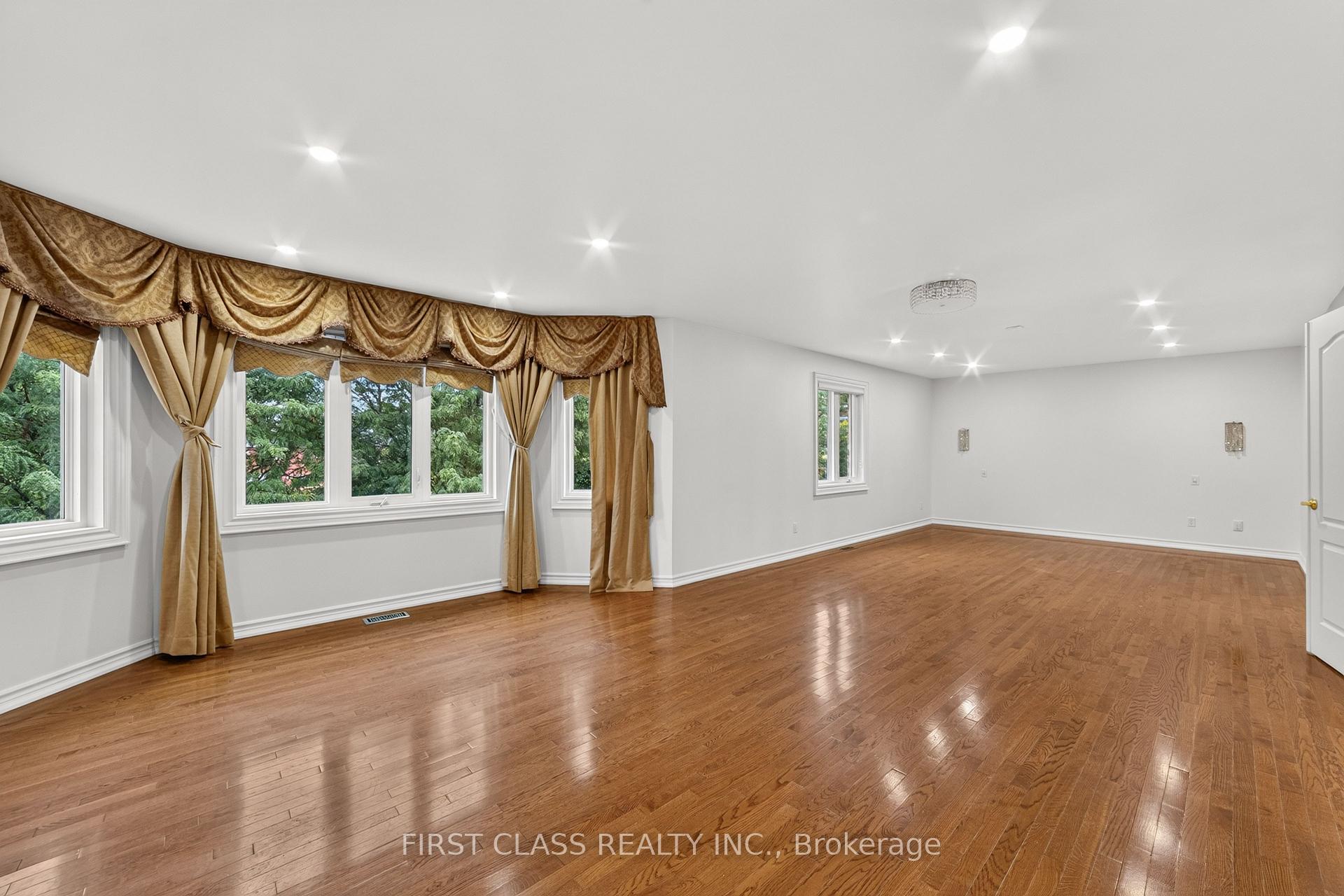 Photo 26 of 67 Black Walnut Crescent, Richmond Hill, Langstaff — HOMEH