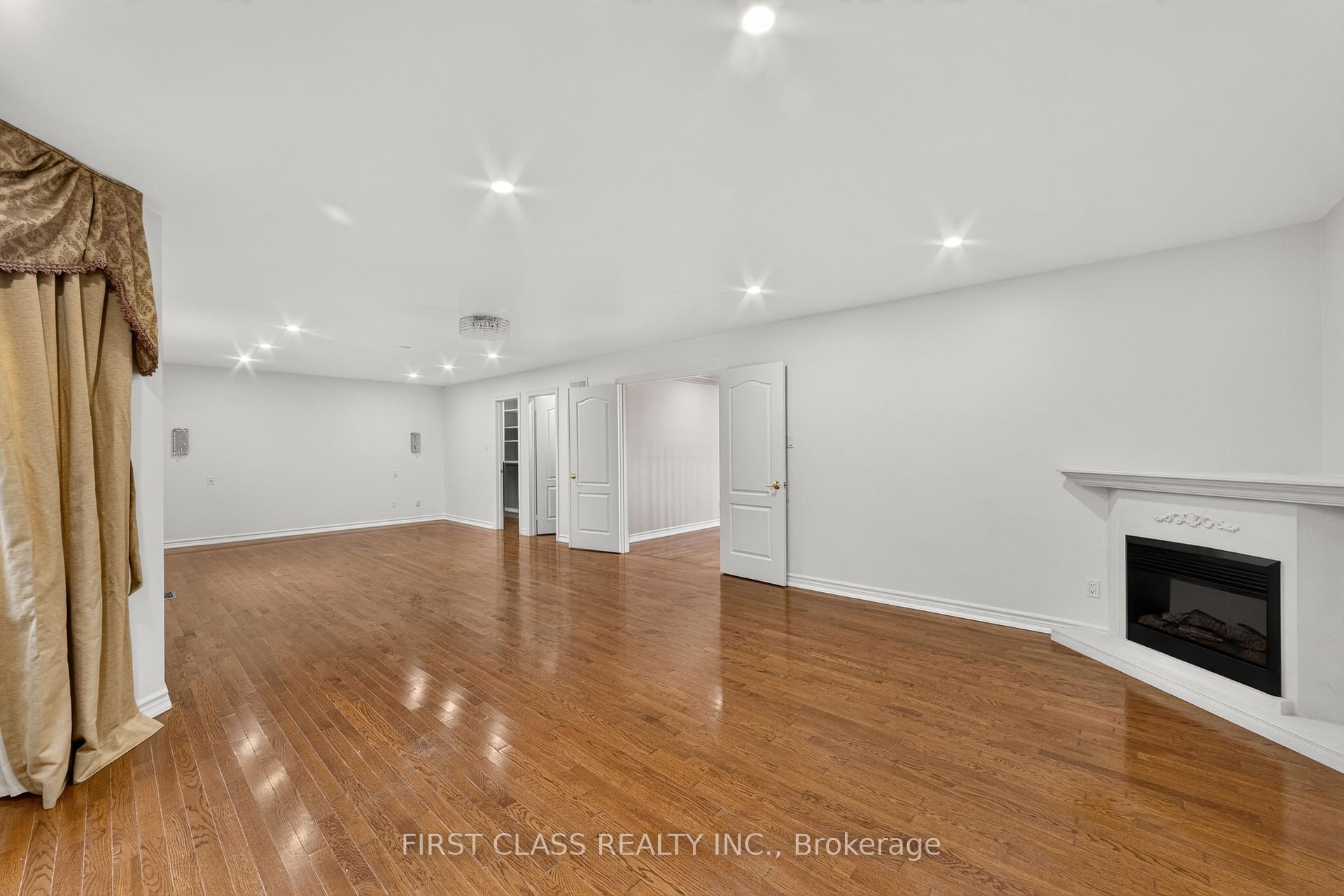 Photo 27 of 67 Black Walnut Crescent, Richmond Hill, Langstaff — HOMEH