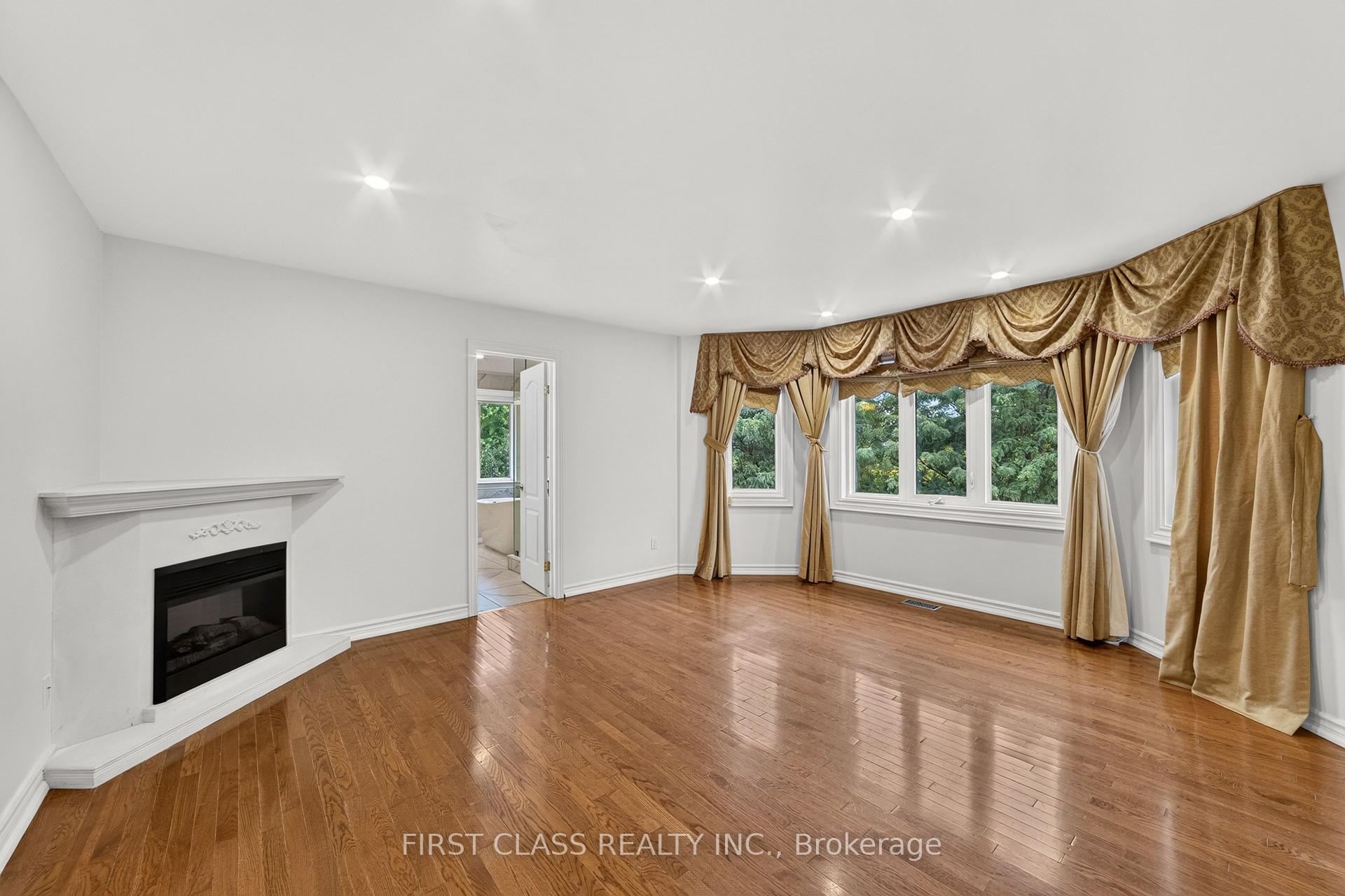 Photo 29 of 67 Black Walnut Crescent, Richmond Hill, Langstaff — HOMEH
