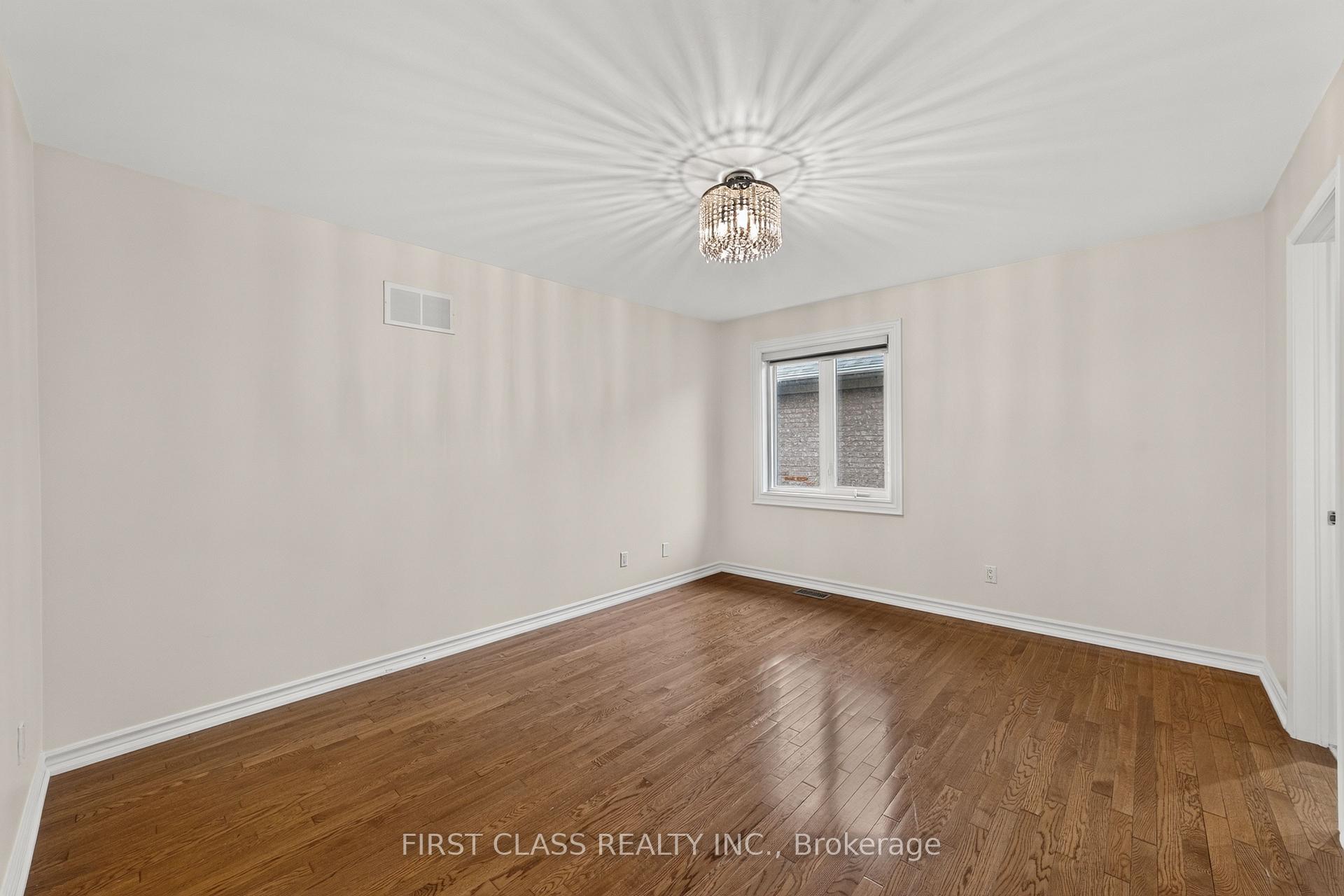 Photo 33 of 67 Black Walnut Crescent, Richmond Hill, Langstaff — HOMEH
