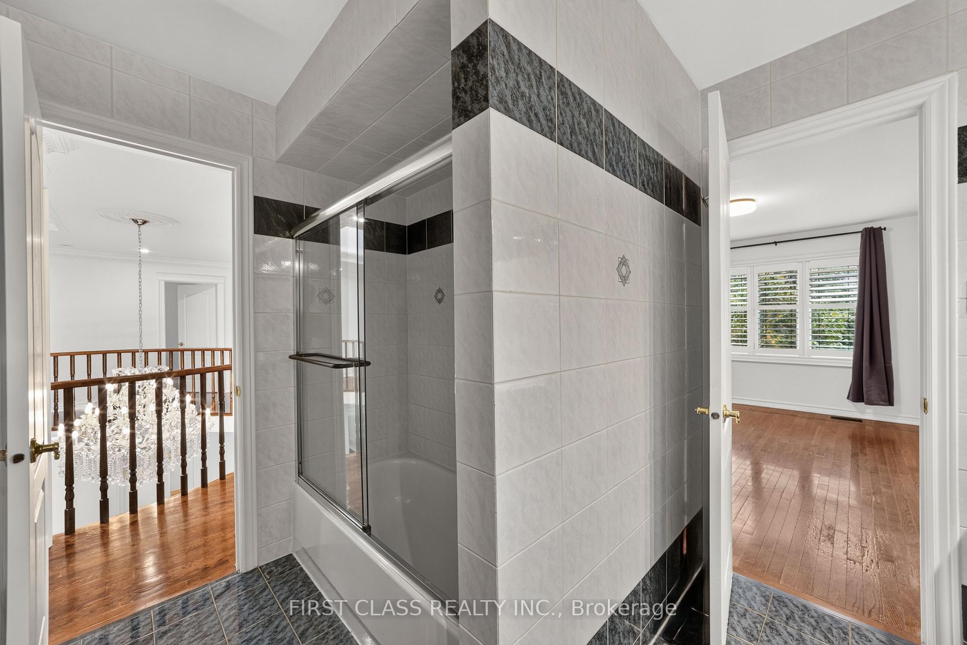 Photo 41 of 67 Black Walnut Crescent, Richmond Hill, Langstaff — HOMEH