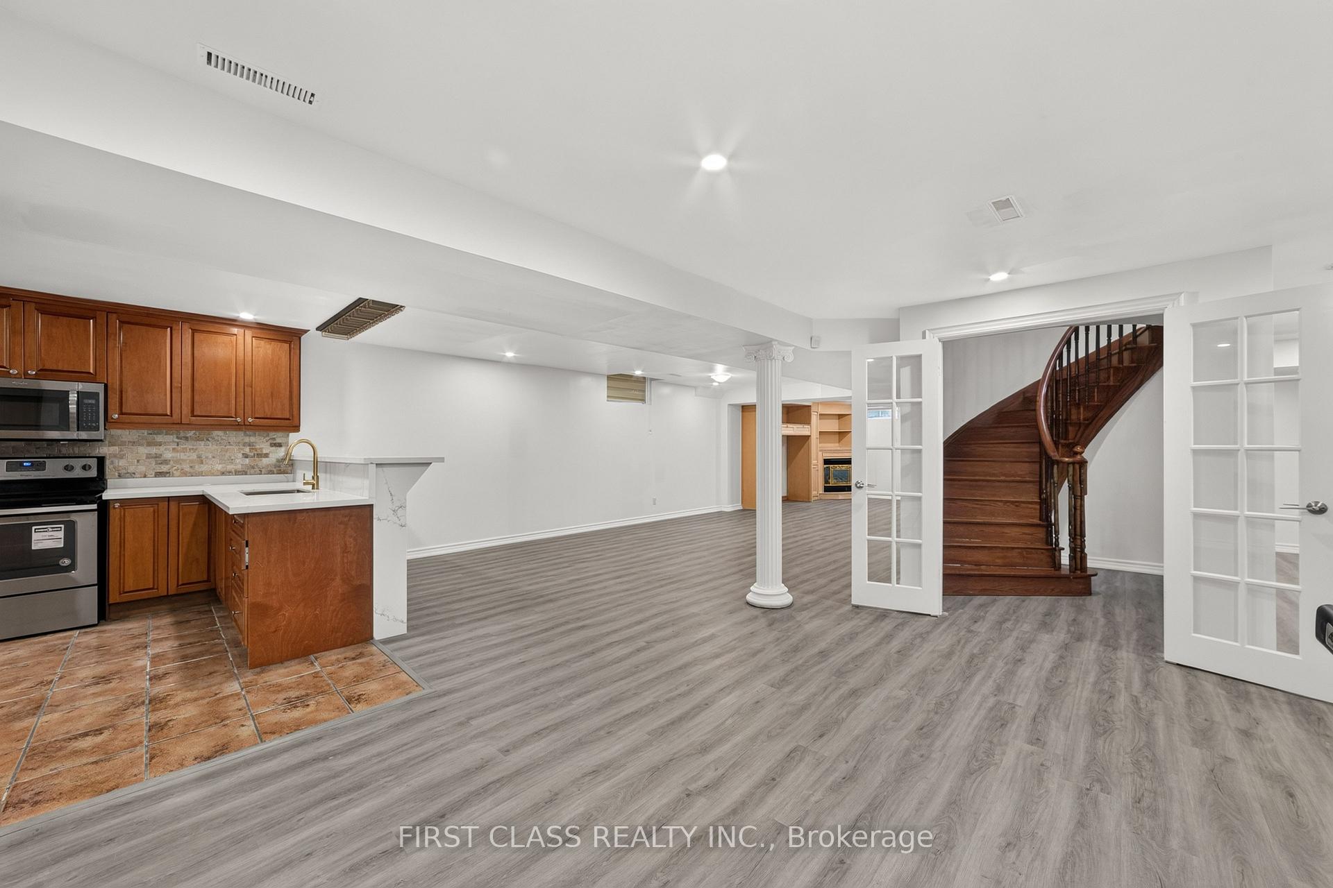 Photo 44 of 67 Black Walnut Crescent, Richmond Hill, Langstaff — HOMEH