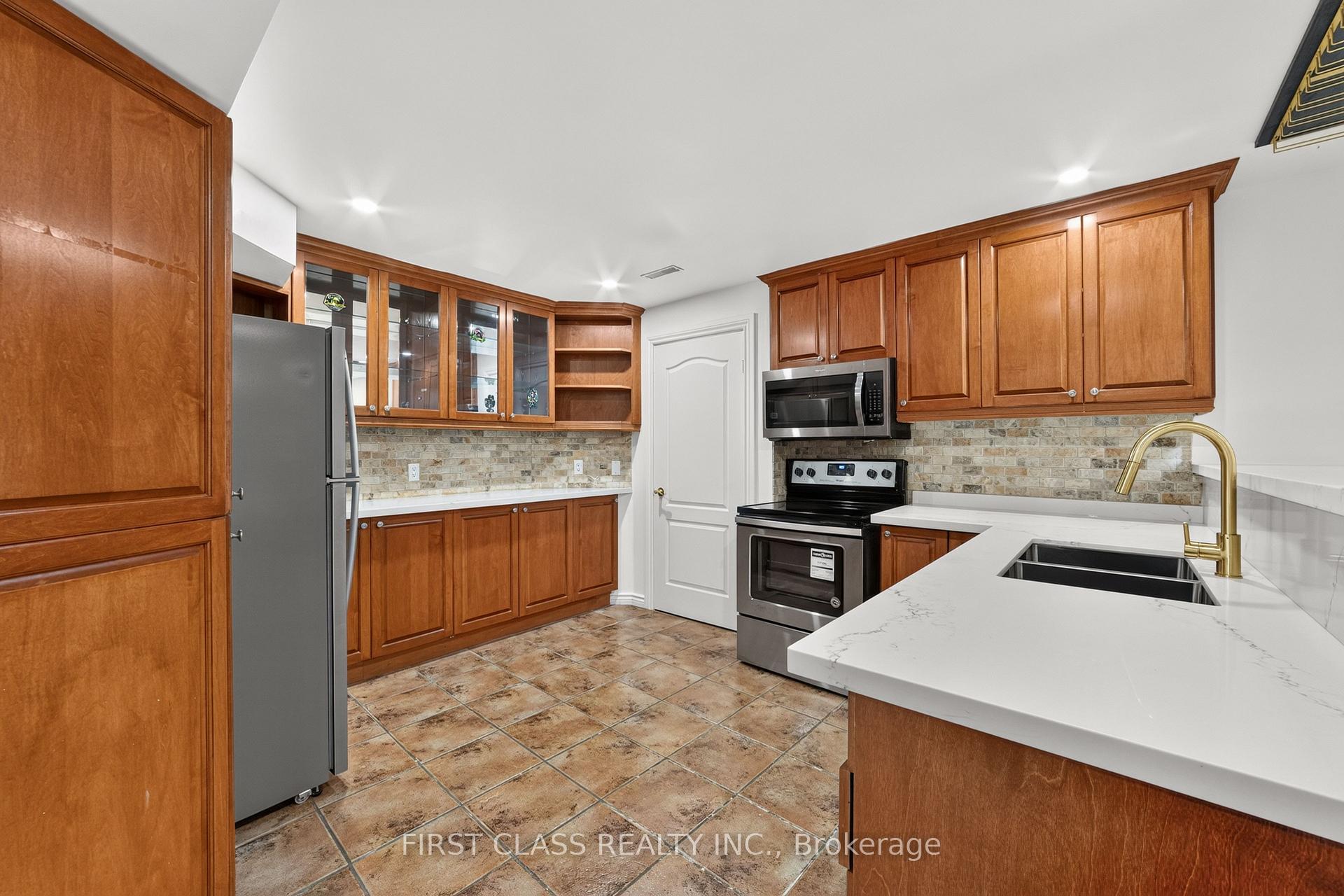 Photo 45 of 67 Black Walnut Crescent, Richmond Hill, Langstaff — HOMEH