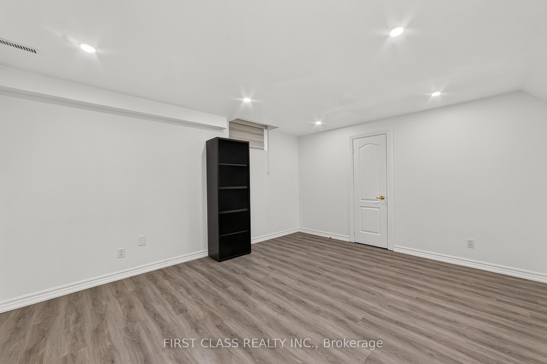 Photo 49 of 67 Black Walnut Crescent, Richmond Hill, Langstaff — HOMEH