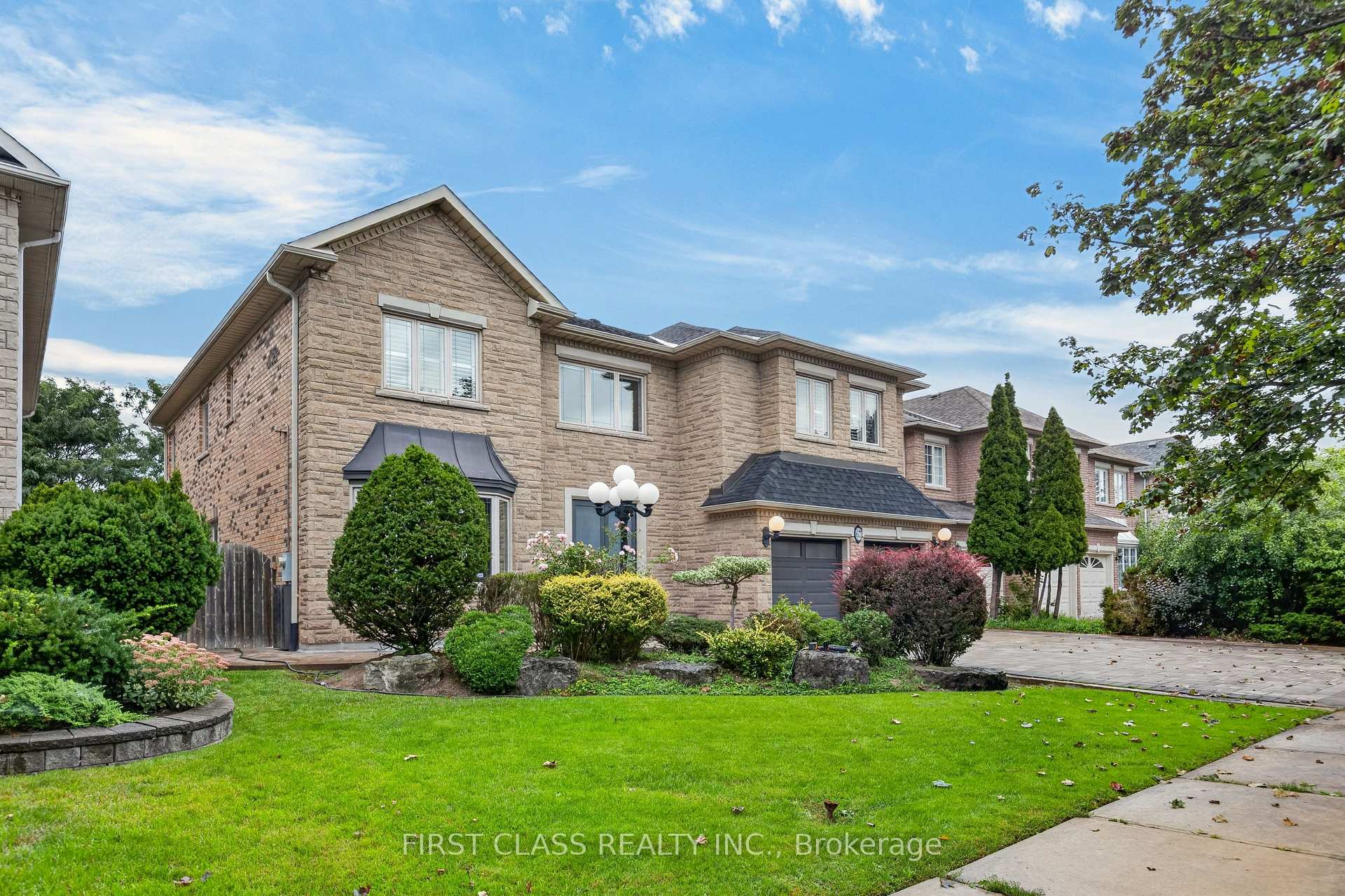 Photo 54 of 67 Black Walnut Crescent, Richmond Hill, Langstaff — HOMEH