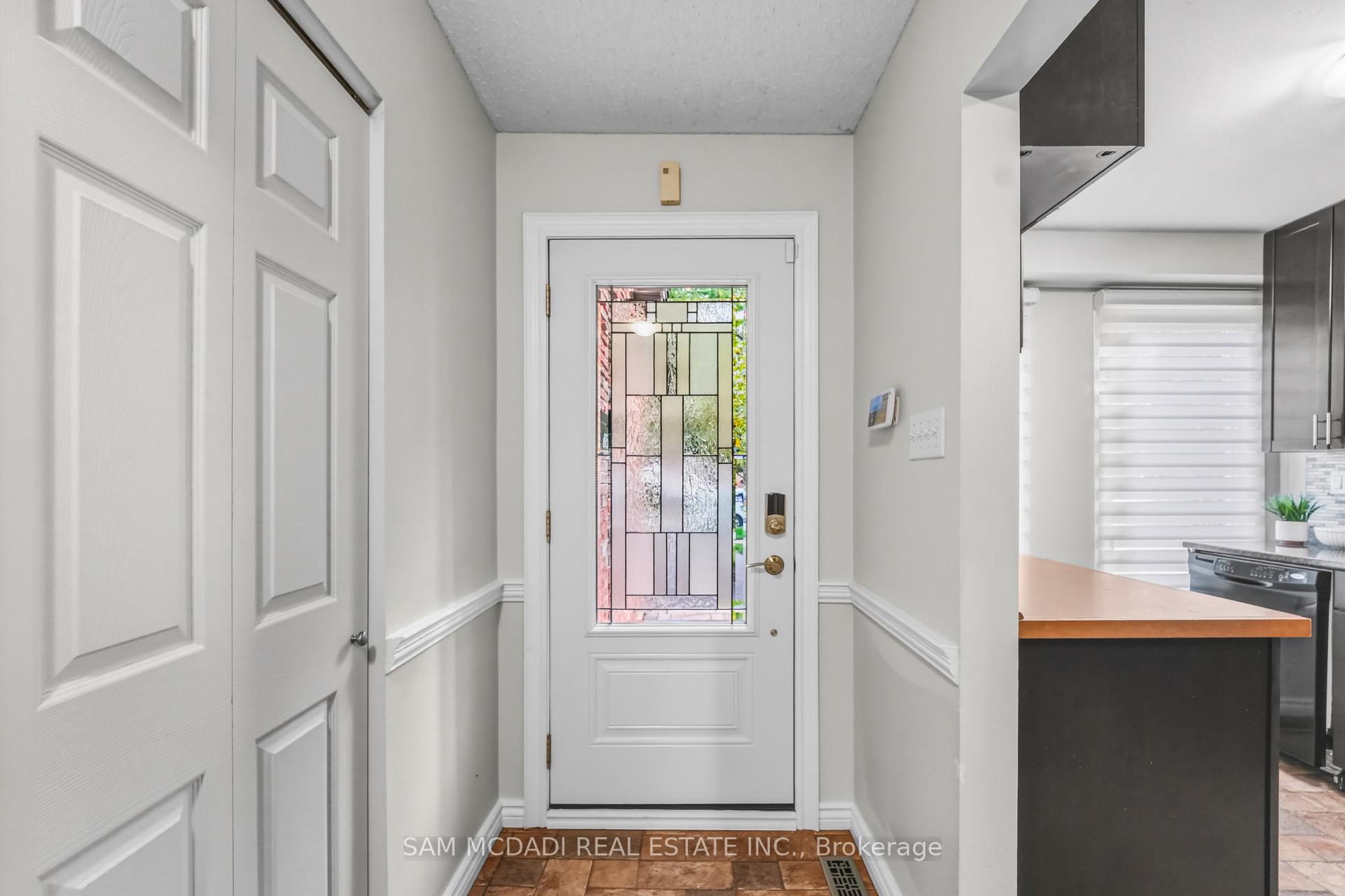 Photo 4 of 6954 Cadiz Crescent, Mississauga, Meadowvale — HOMEH