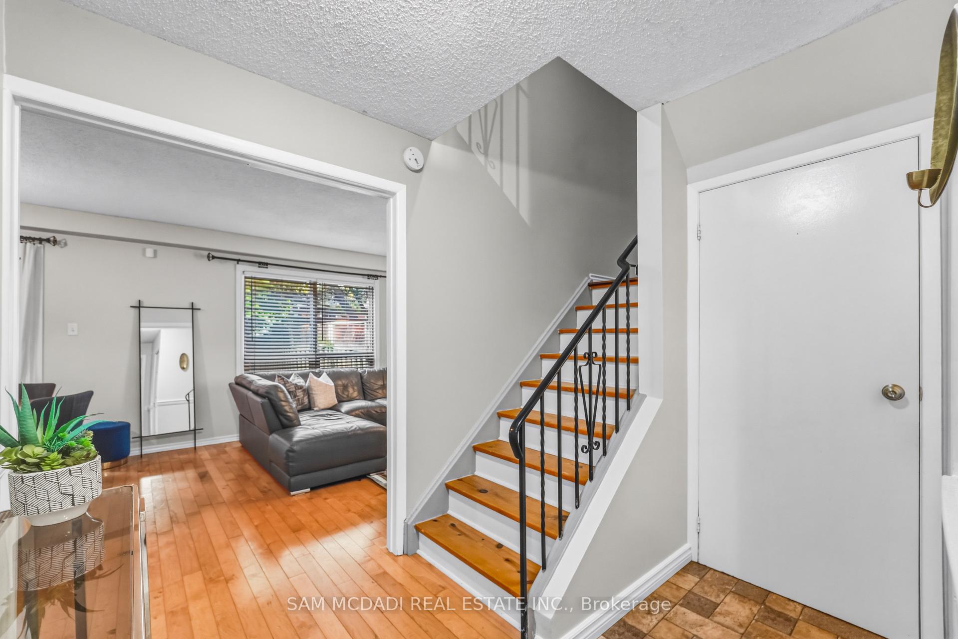 Photo 5 of 6954 Cadiz Crescent, Mississauga, Meadowvale — HOMEH